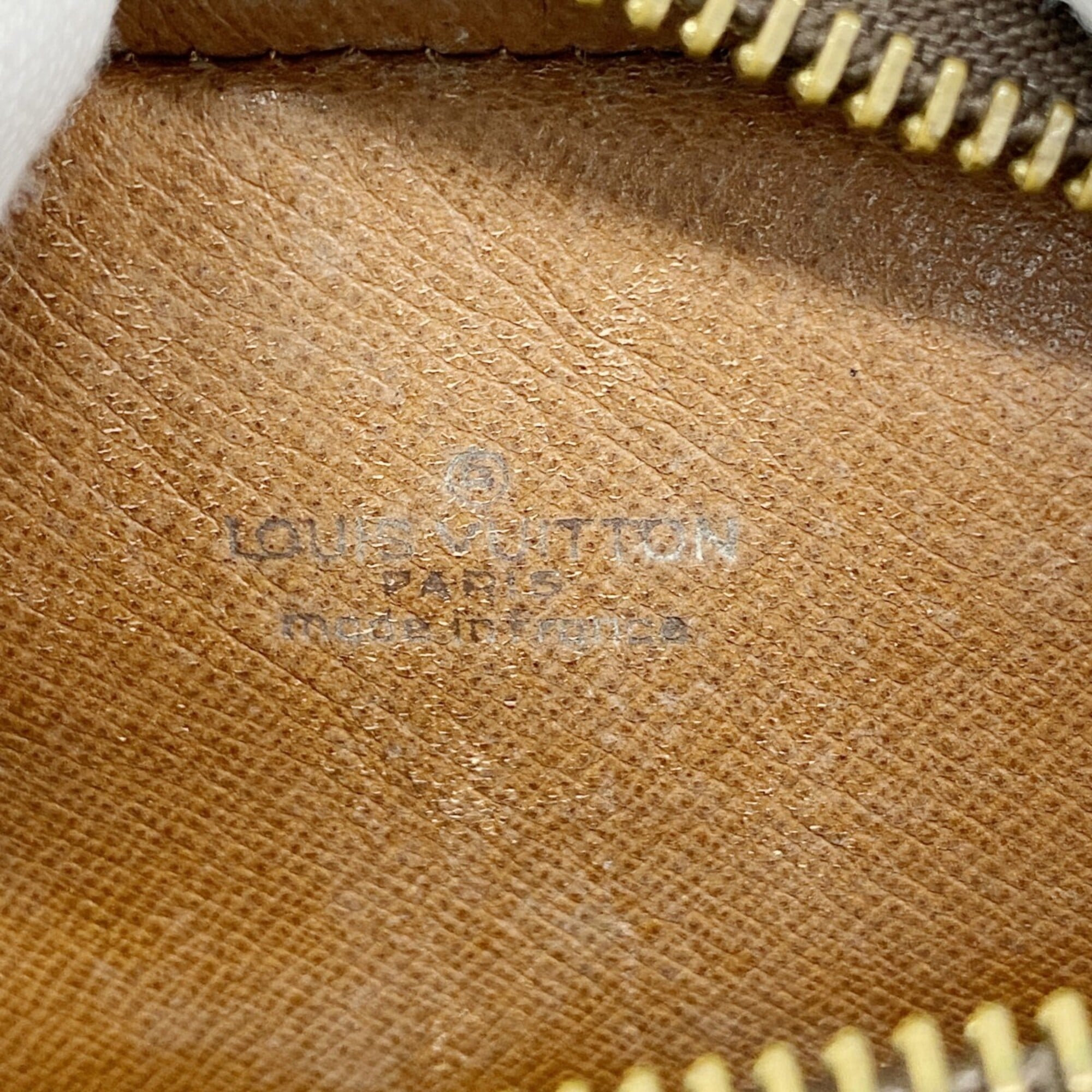 Louis Vuitton Brown Shoulder Bag (Pre-Owned)