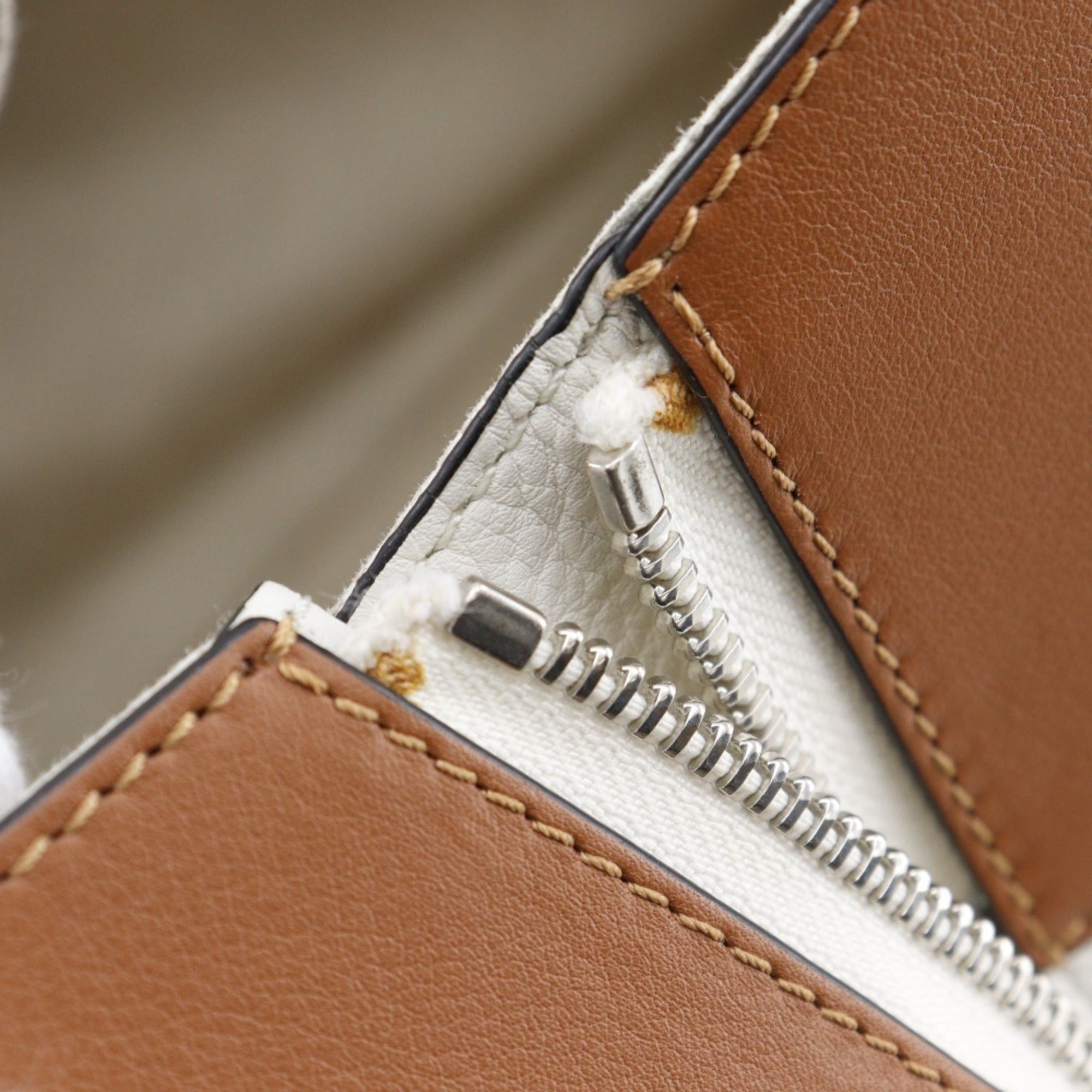 Loewe Hammock Brown White Leather Handbag (Pre-Owned)