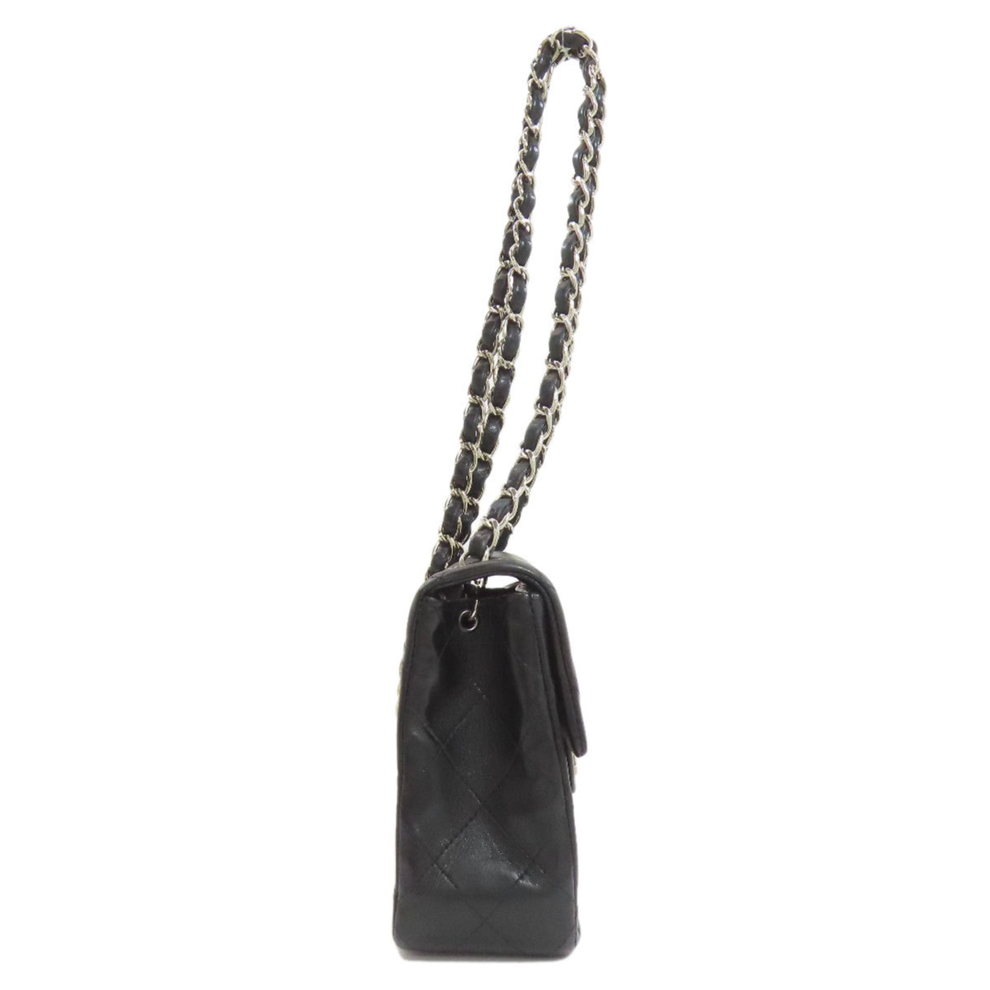 Chanel Black Leather Shoulder Bag (Pre-Owned)