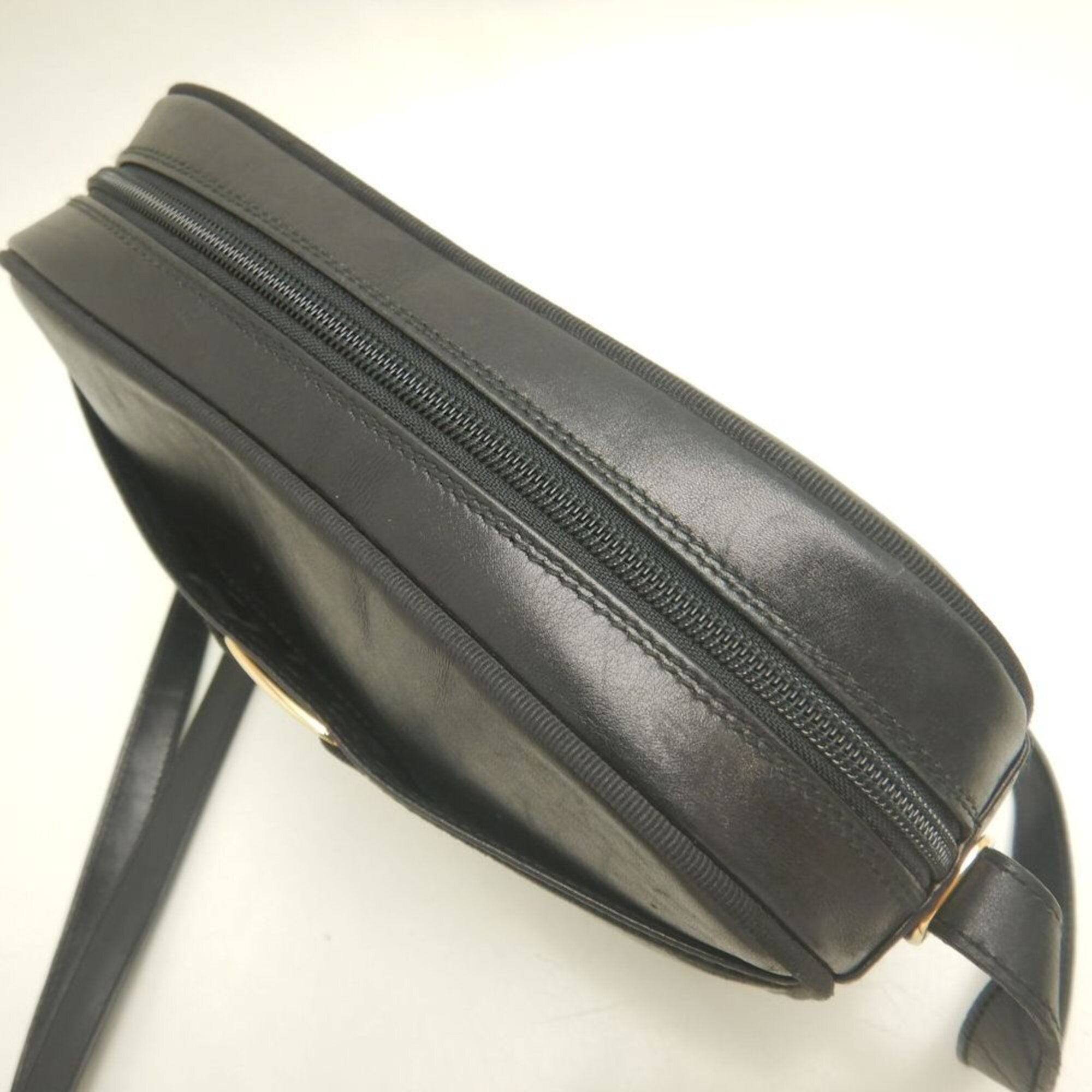 Salvatore Ferragamo Vara Black Leather Shoulder Bag (Pre-Owned)