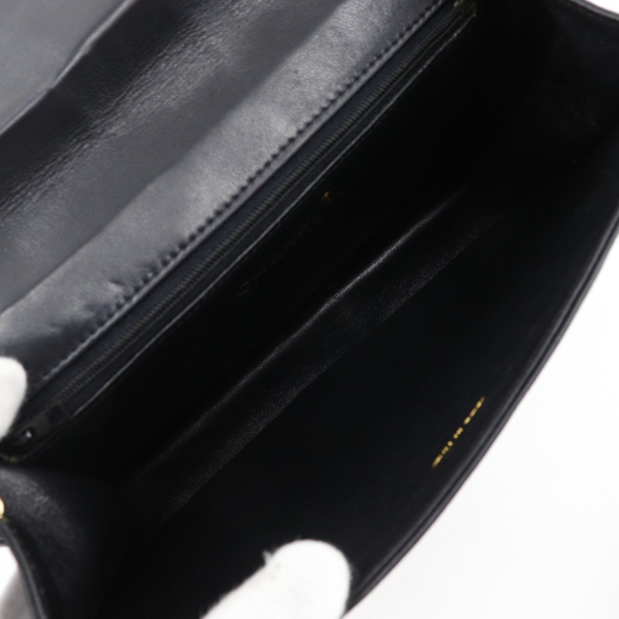 Chanel Black Shoulder Bag (Pre-Owned)