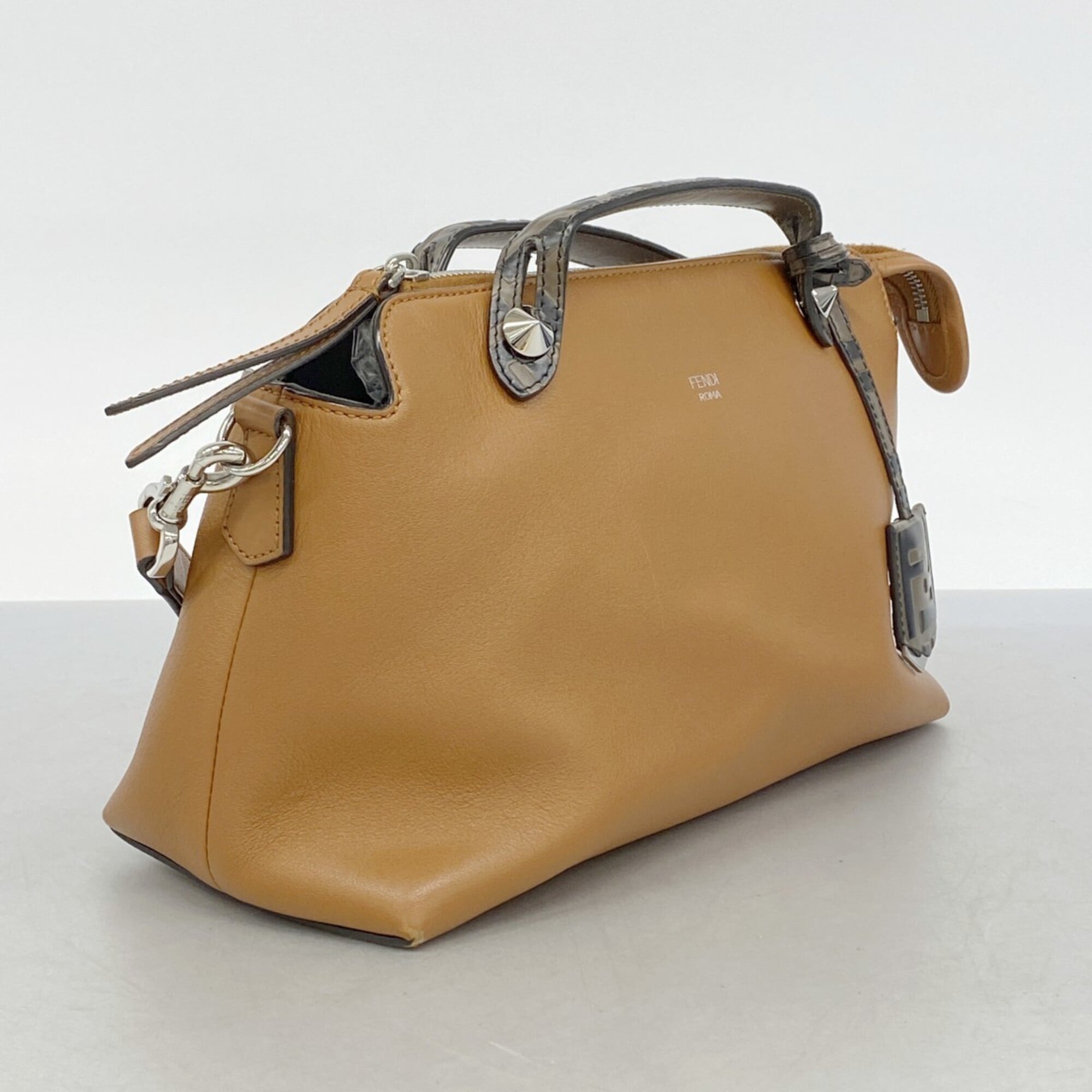 Fendi Light Brown Leather Handbag (Pre-Owned)