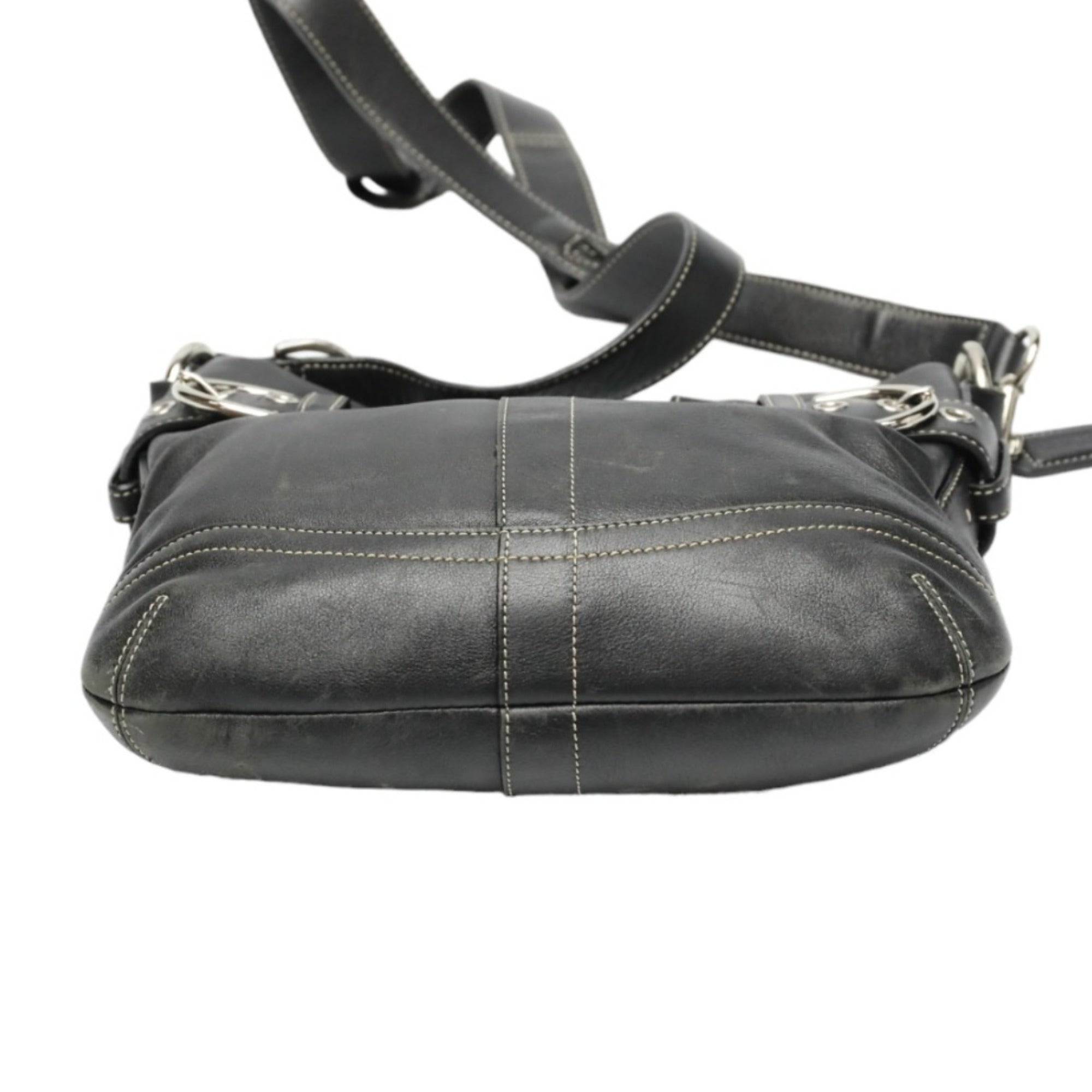 Coach Black Leather Shoulder Bag (Pre-Owned)