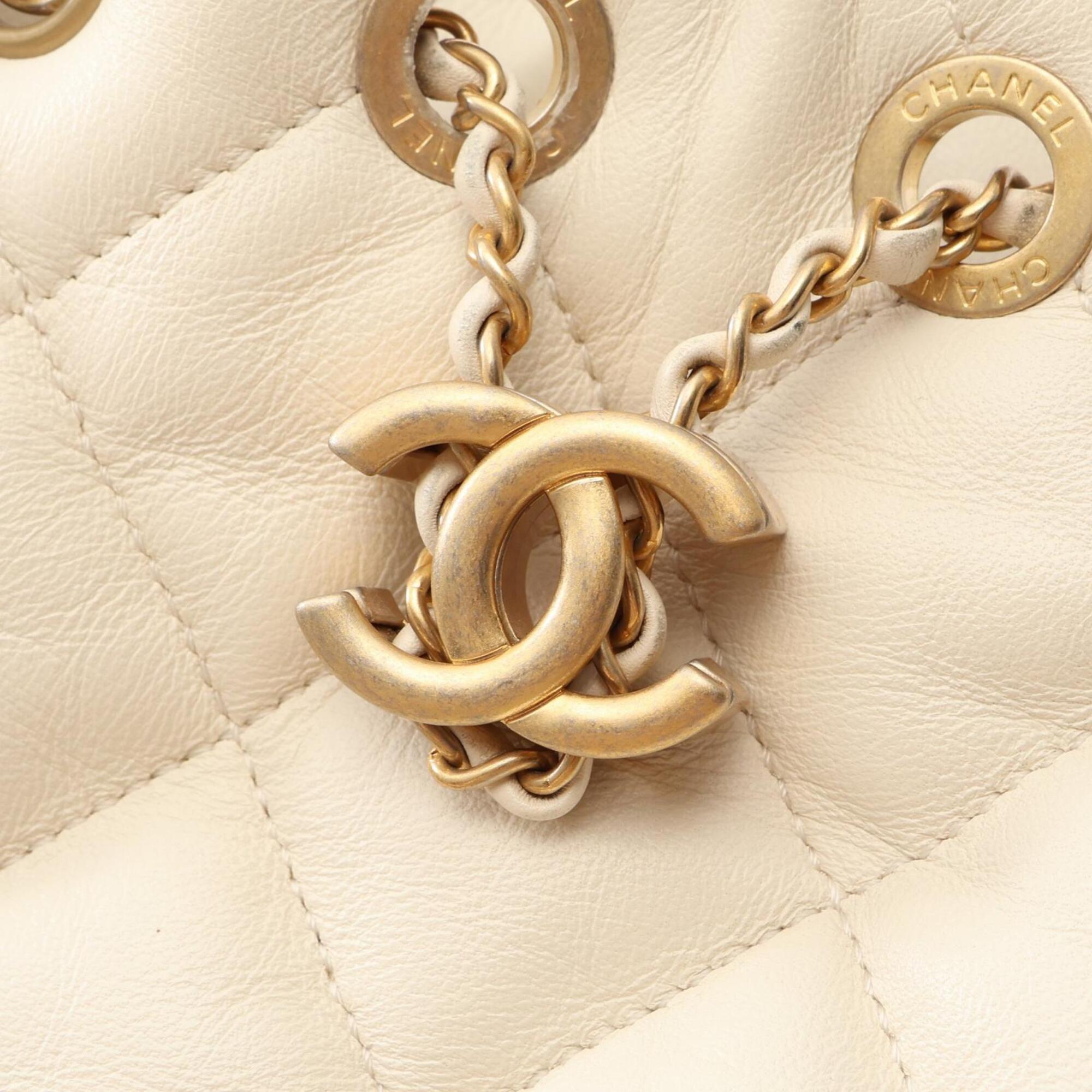 Chanel White Leather Handbag Shoulder Bag (Pre-Owned)