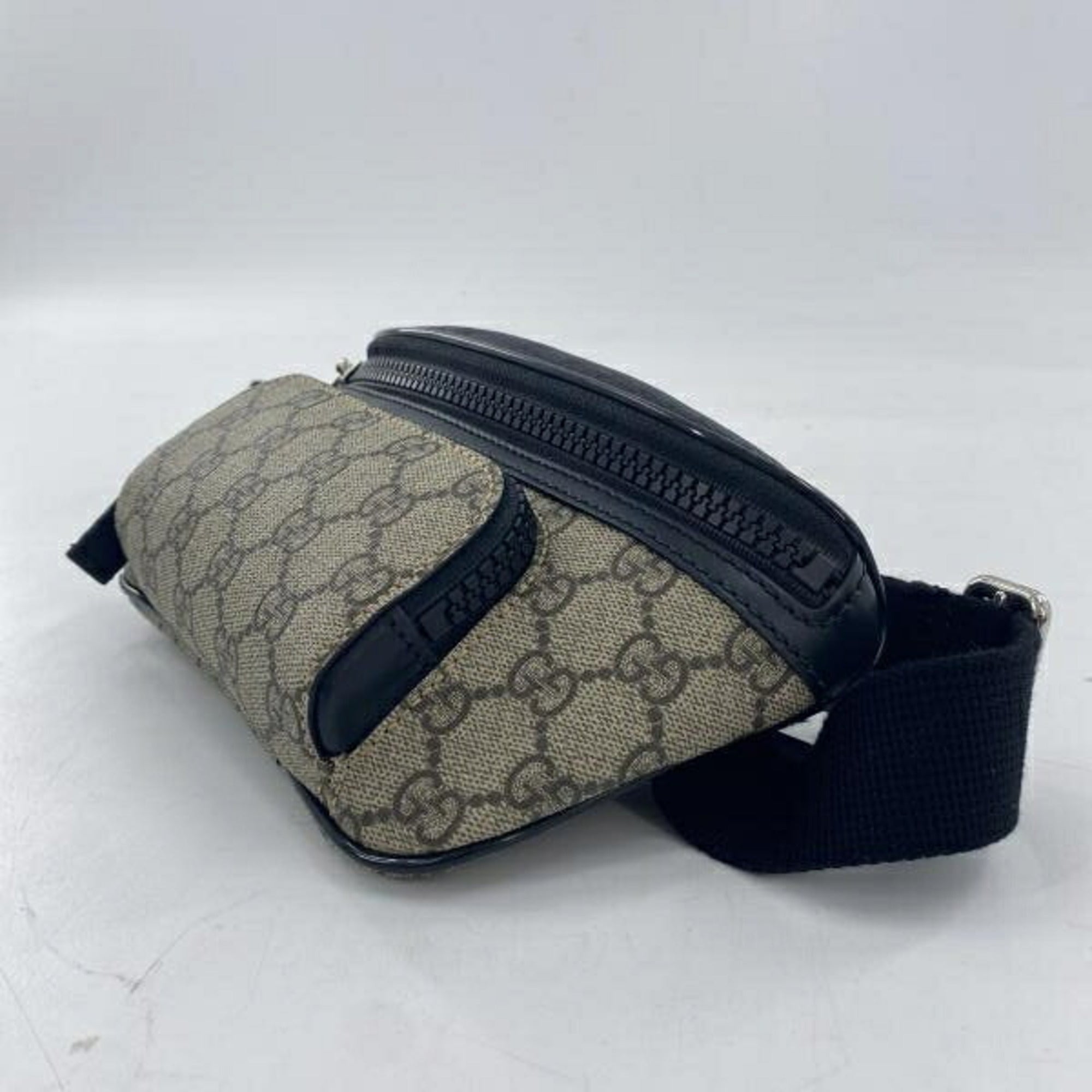 Gucci Black Charcoal Gray Gg Supreme Sling Bag (Pre-Owned)