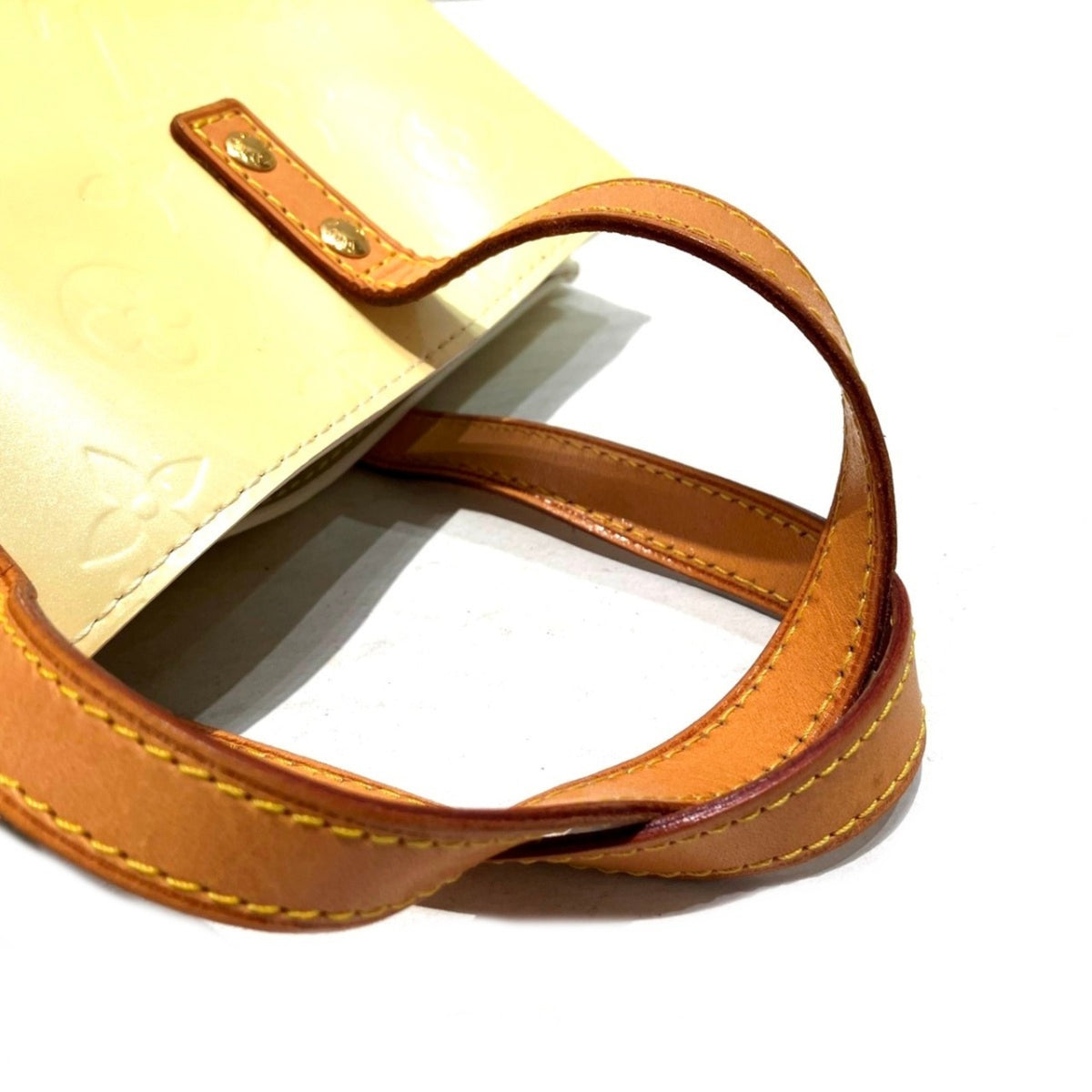 Louis Vuitton Pearl Patent Leather Handbag (Pre-Owned)