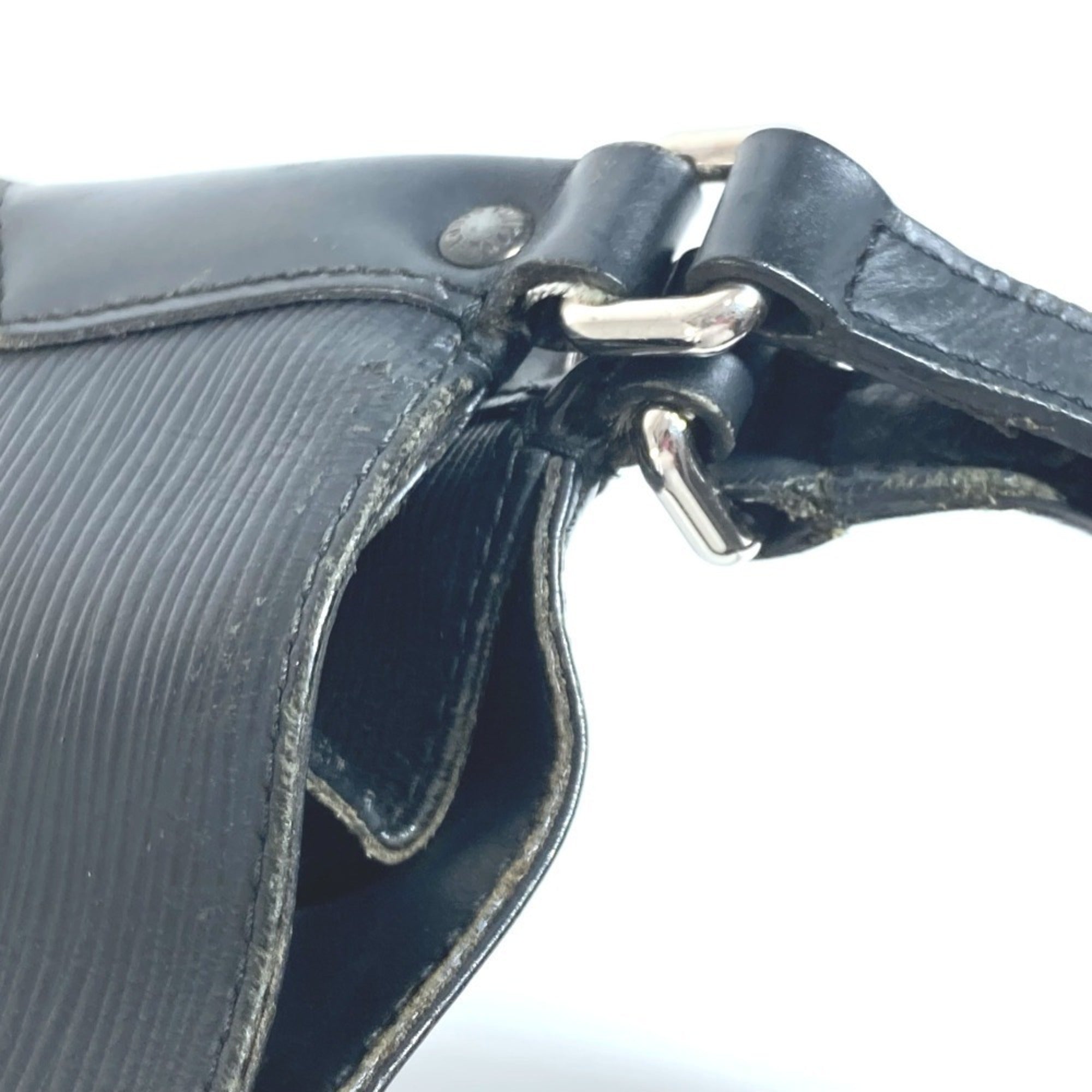 Louis Vuitton Black Noir Epi Leather Shoulder Bag (Pre-Owned)