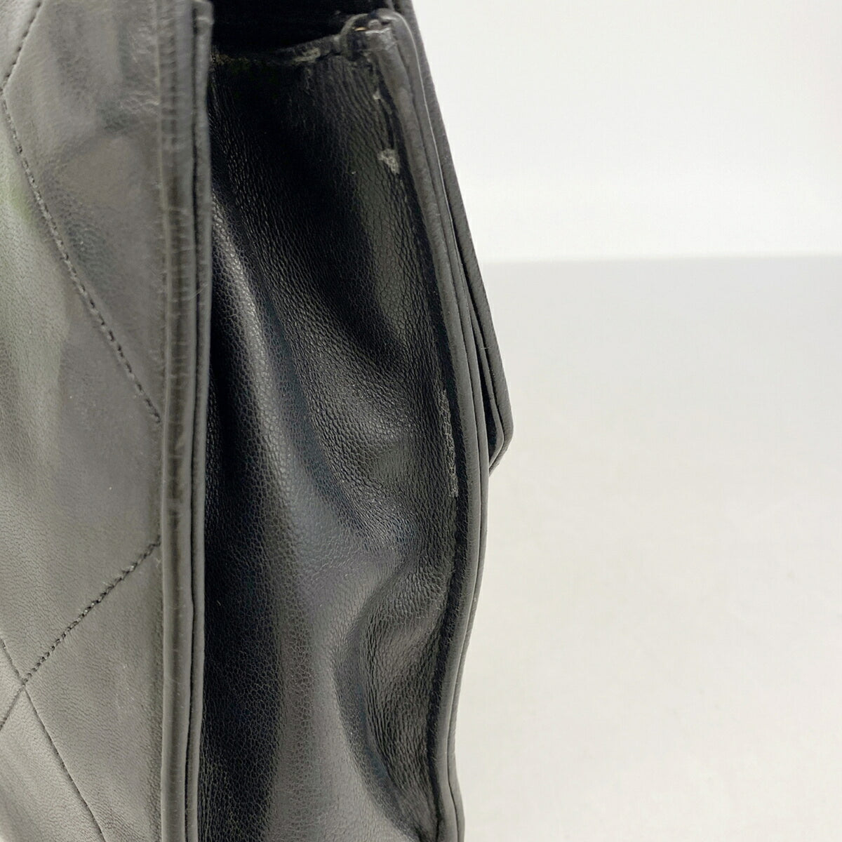 Chanel Black Leather Shoulder Bag (Pre-Owned)
