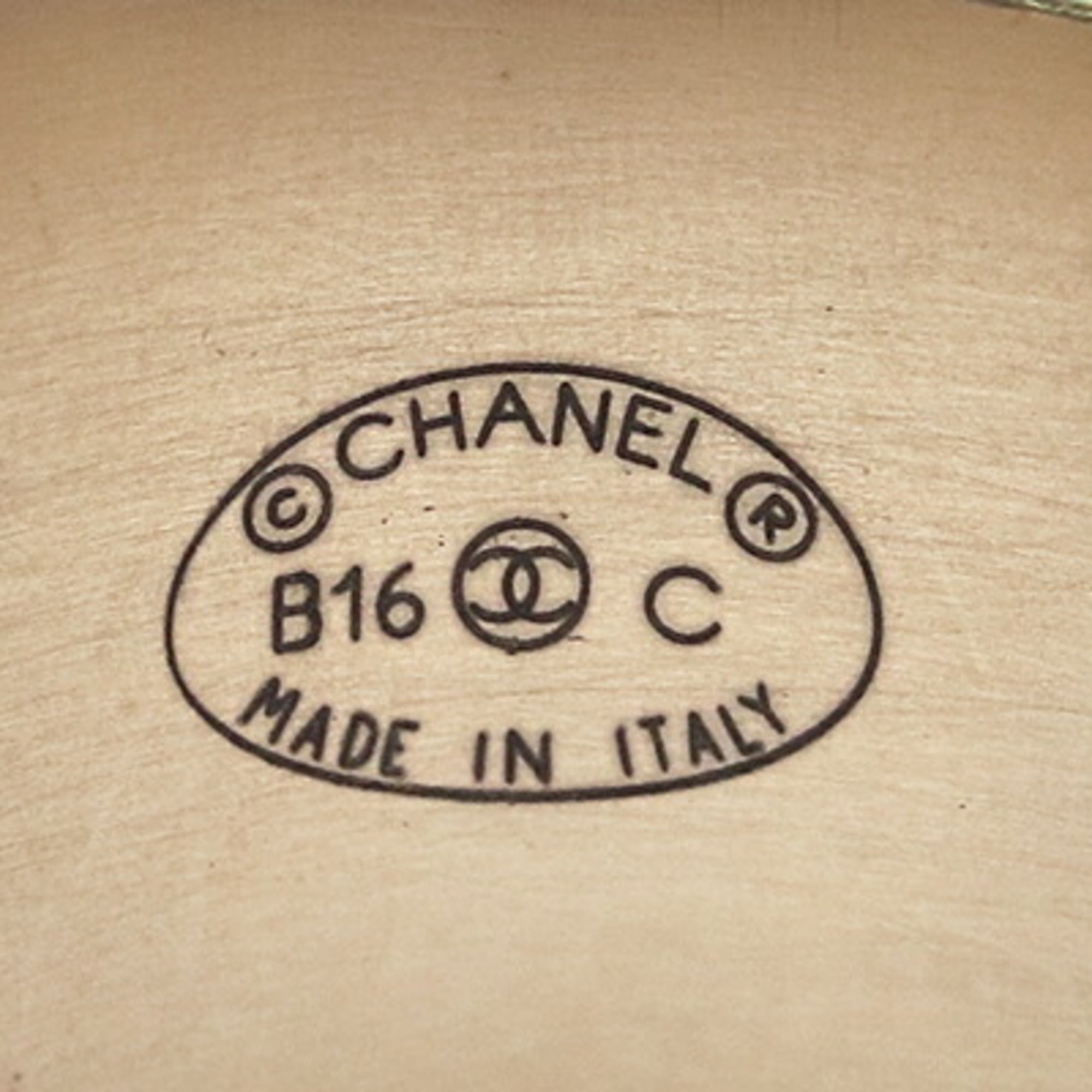 Chanel Gold Metal Band Ring (Pre-Owned)