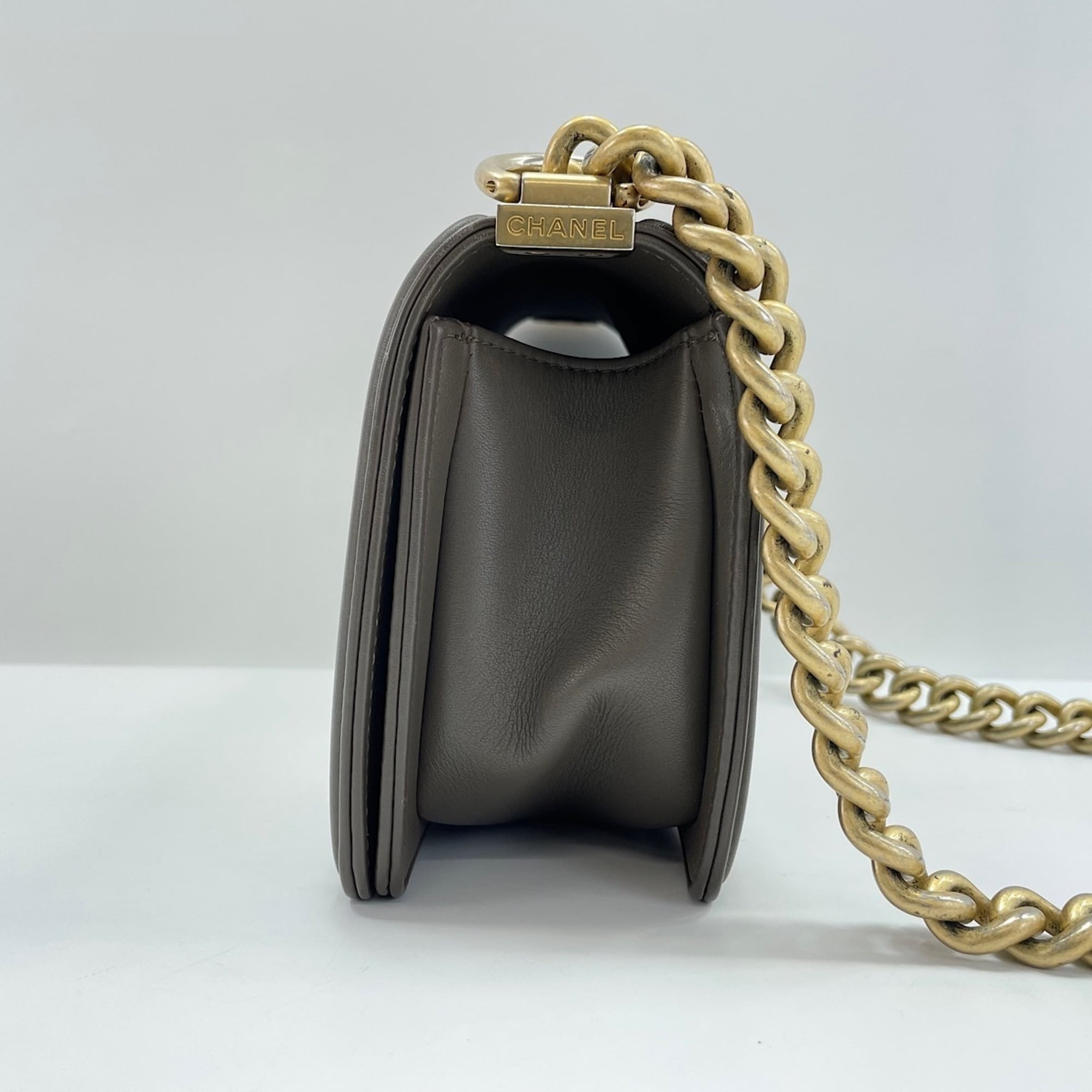 Chanel Boy Chanel Brown Leather Shoulder Bag (Pre-Owned)