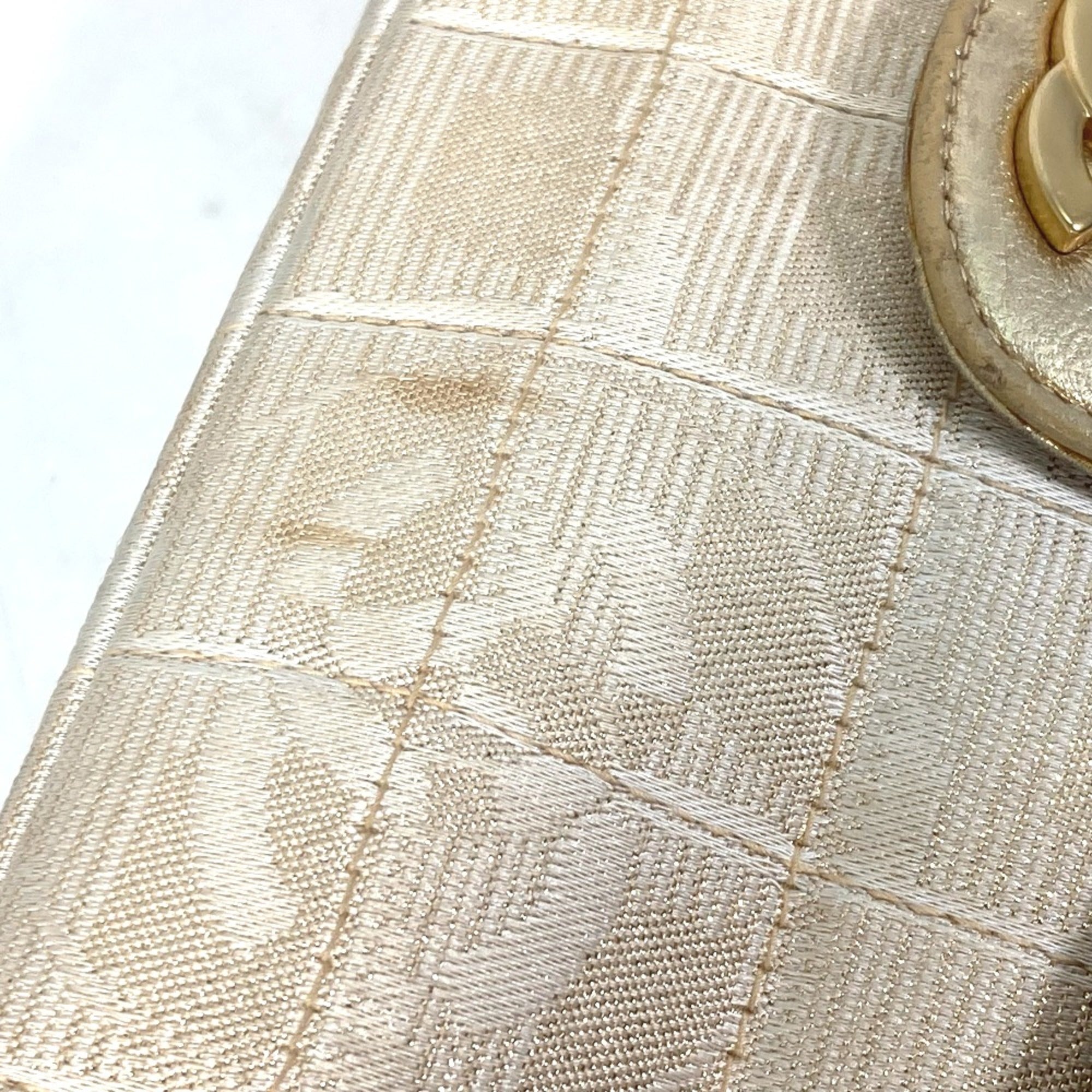 Chanel Beige Cloth Shoulder Bag (Pre-Owned)