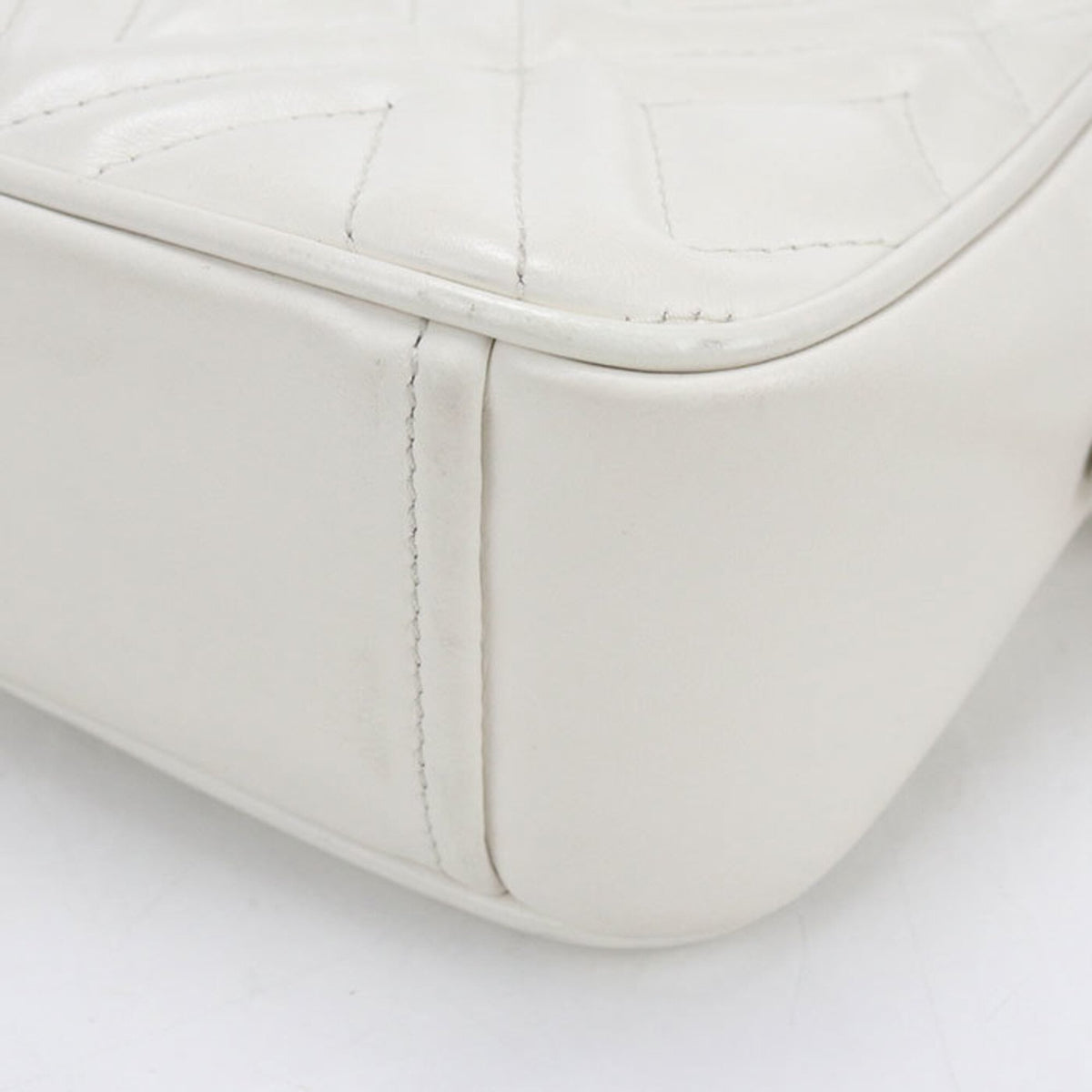 Miu Miu White Leather Shoulder Bag (Pre-Owned)