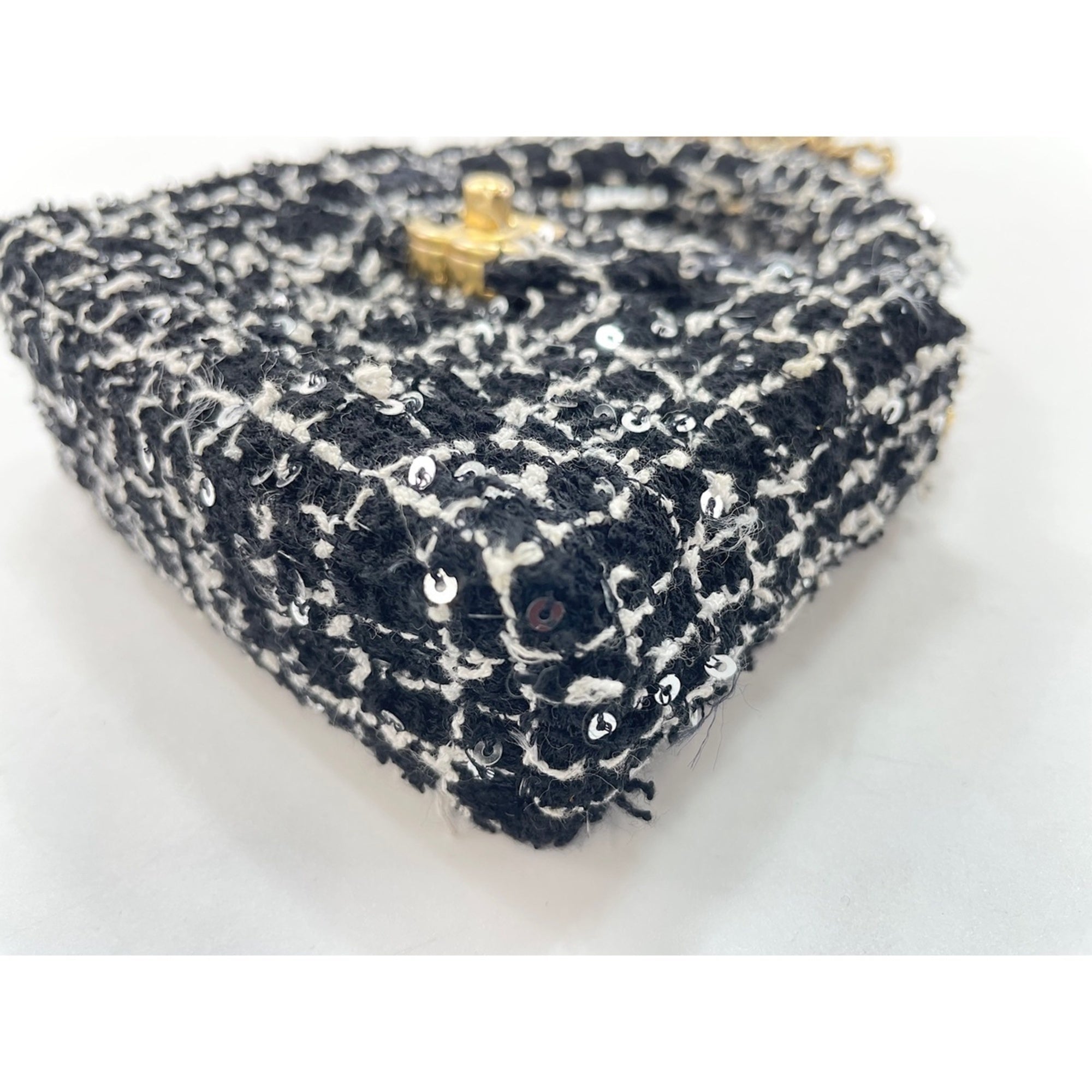 Chanel Black Shoulder Bag (Pre-Owned)
