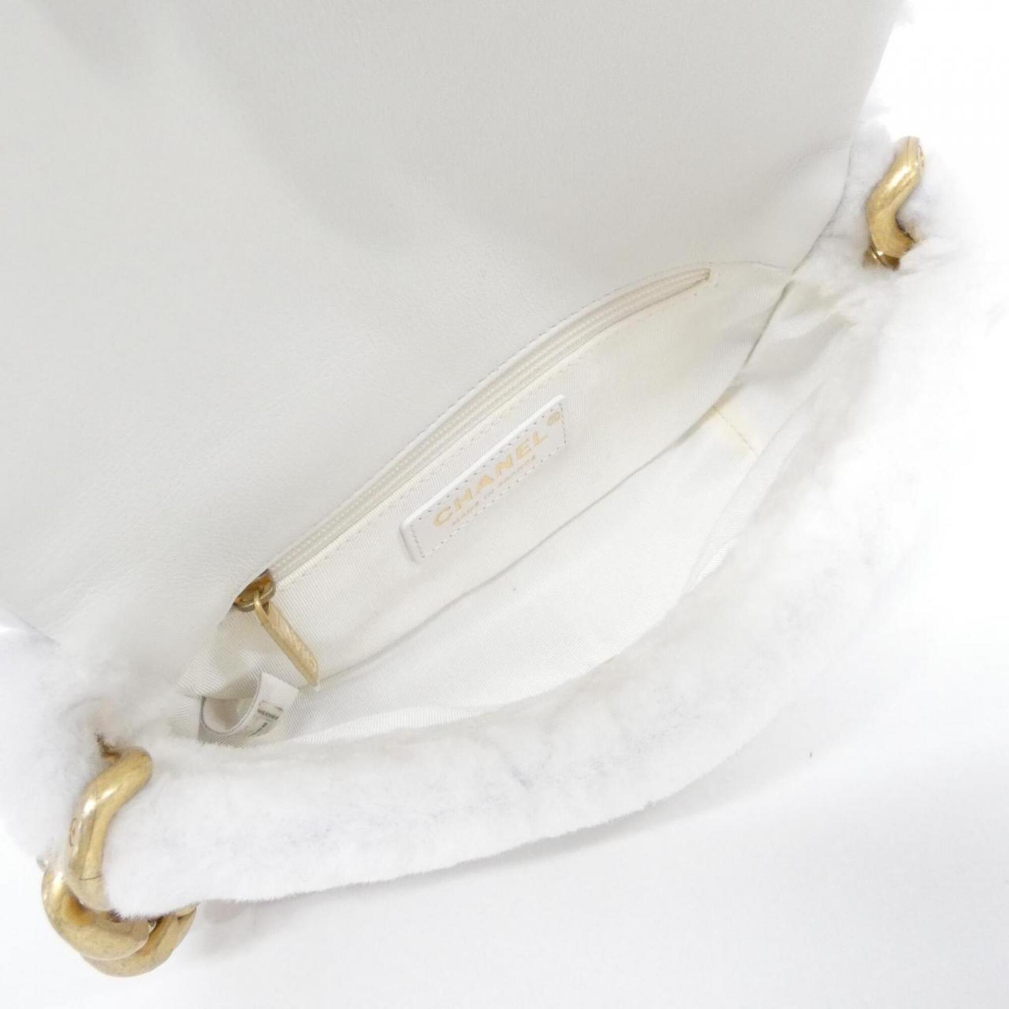 Chanel White Leather Shoulder Bag (Pre-Owned)