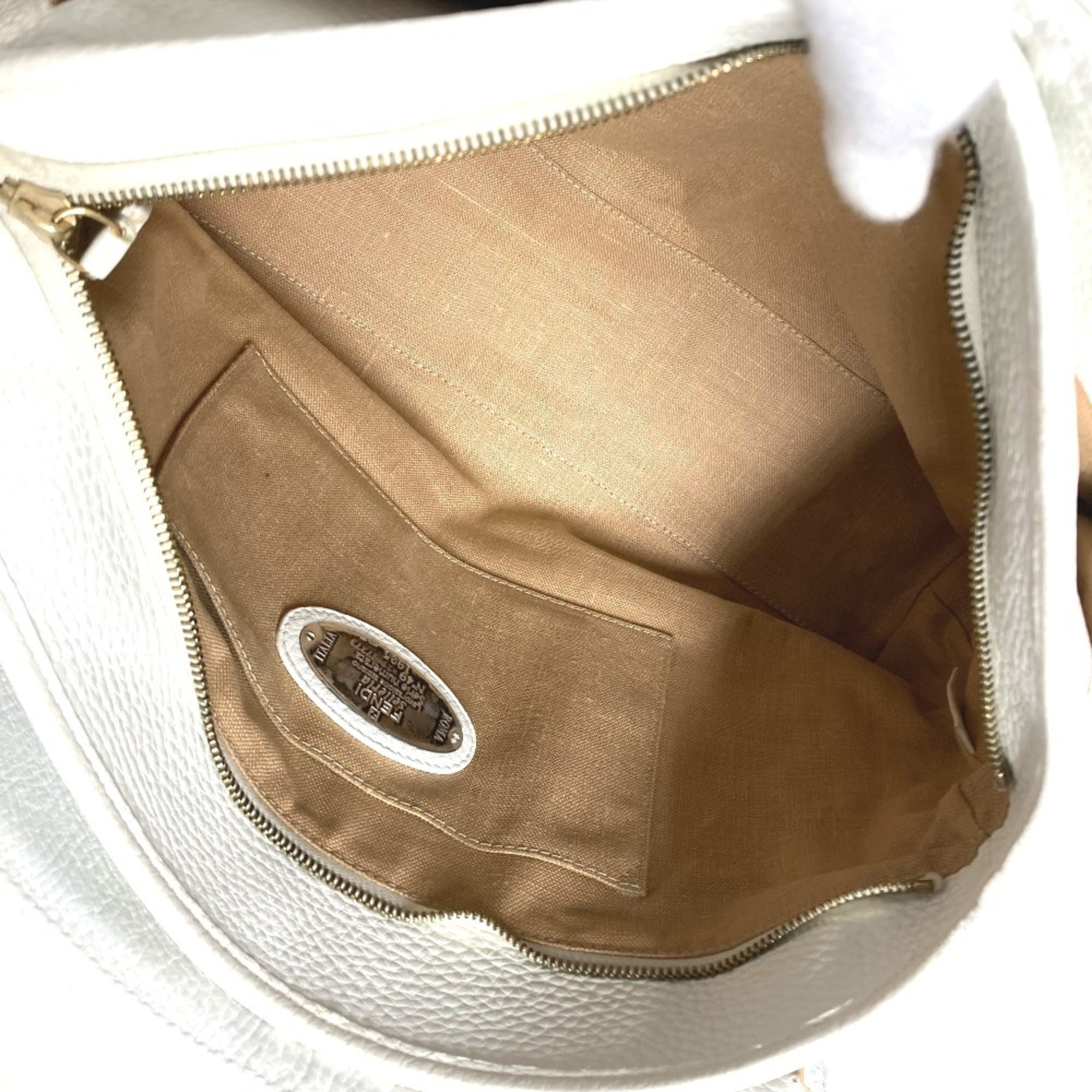 Fendi White Leather Shoulder Bag Tote Bag (Pre-Owned)
