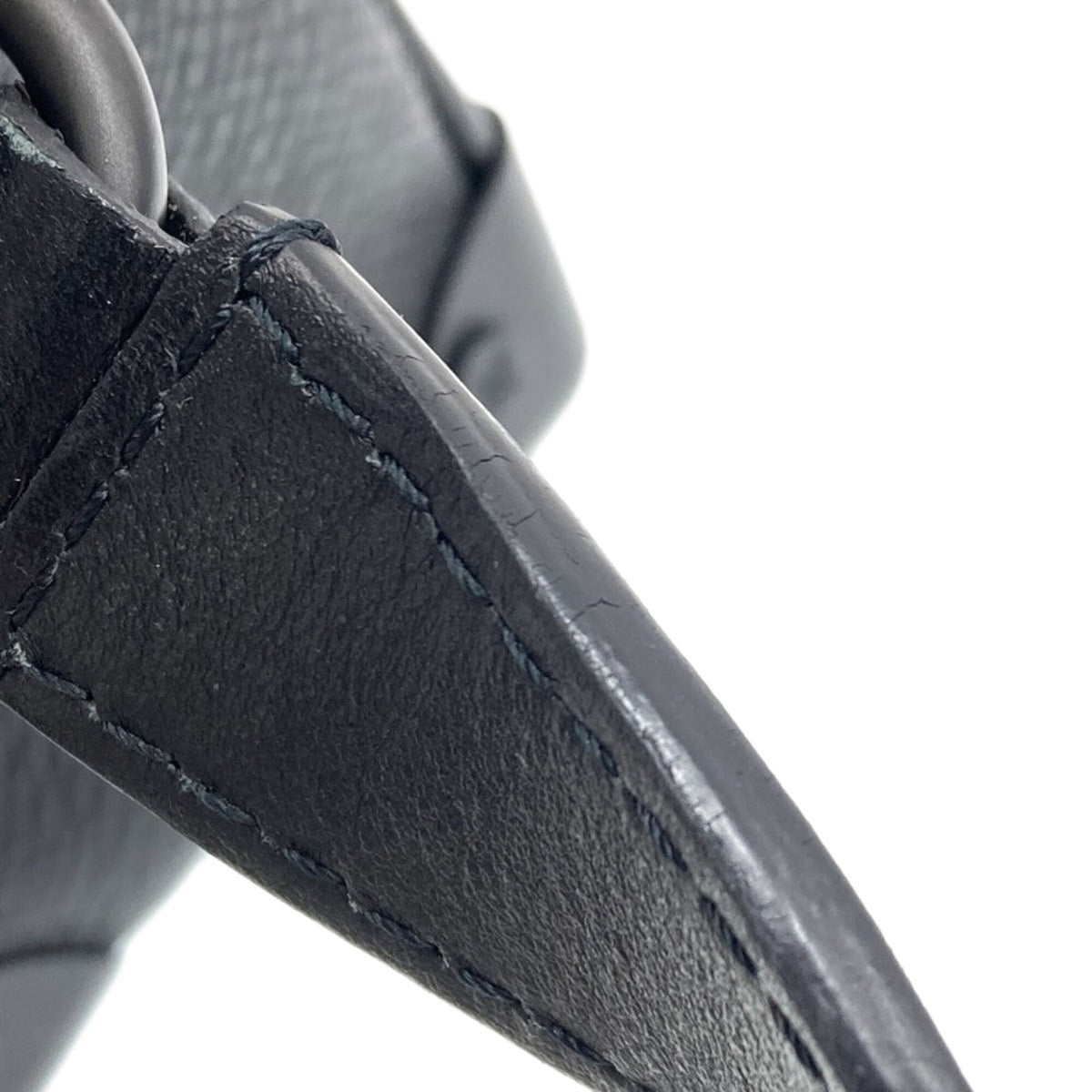 Louis Vuitton Black Taiga Leather Shoulder Bag (Pre-Owned)