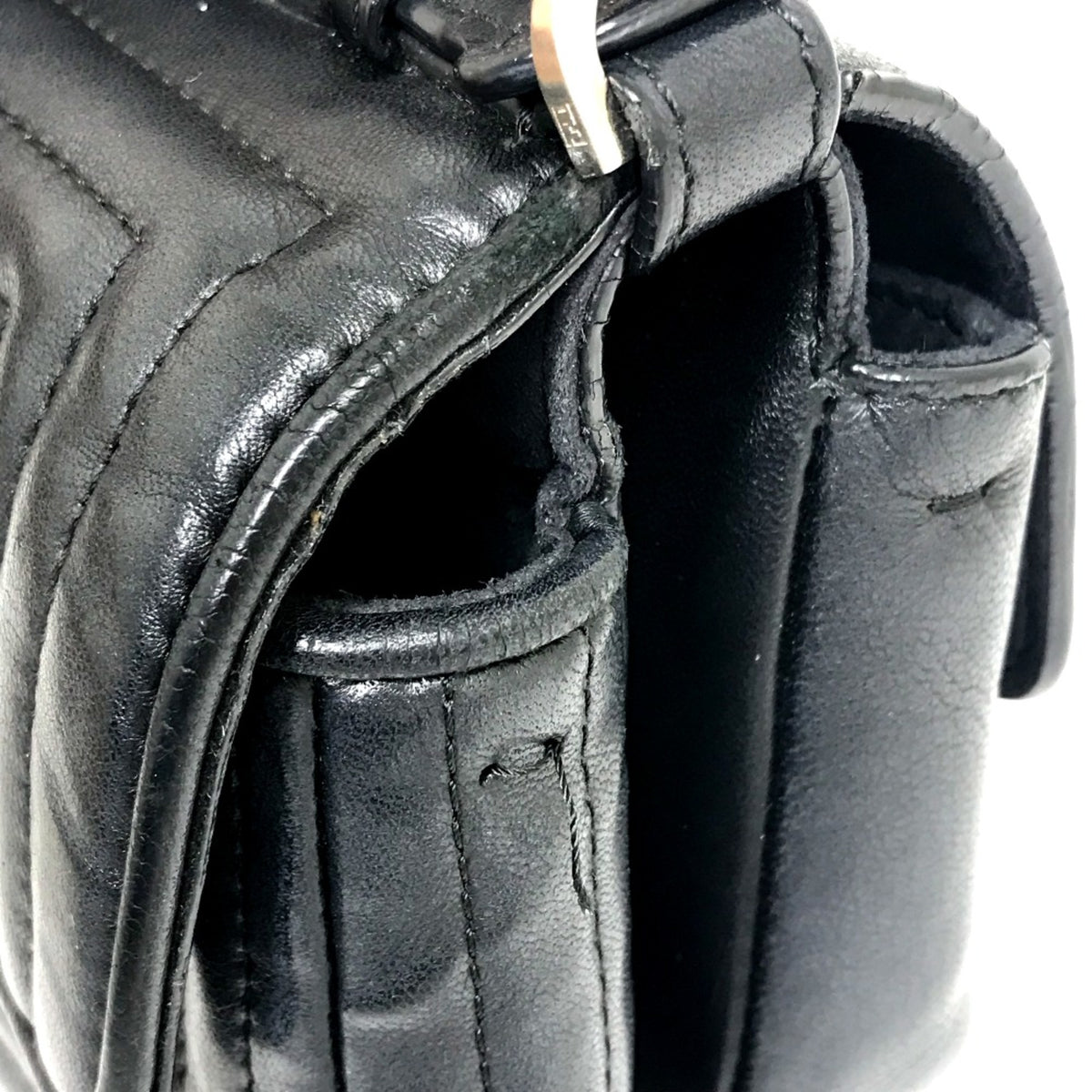 Fendi Black Leather Shoulder Bag (Pre-Owned)