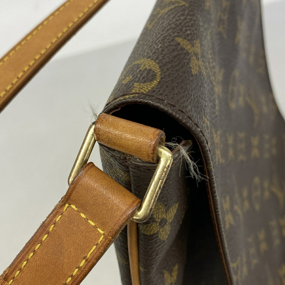 Louis Vuitton Brown Shoulder Bag (Pre-Owned)