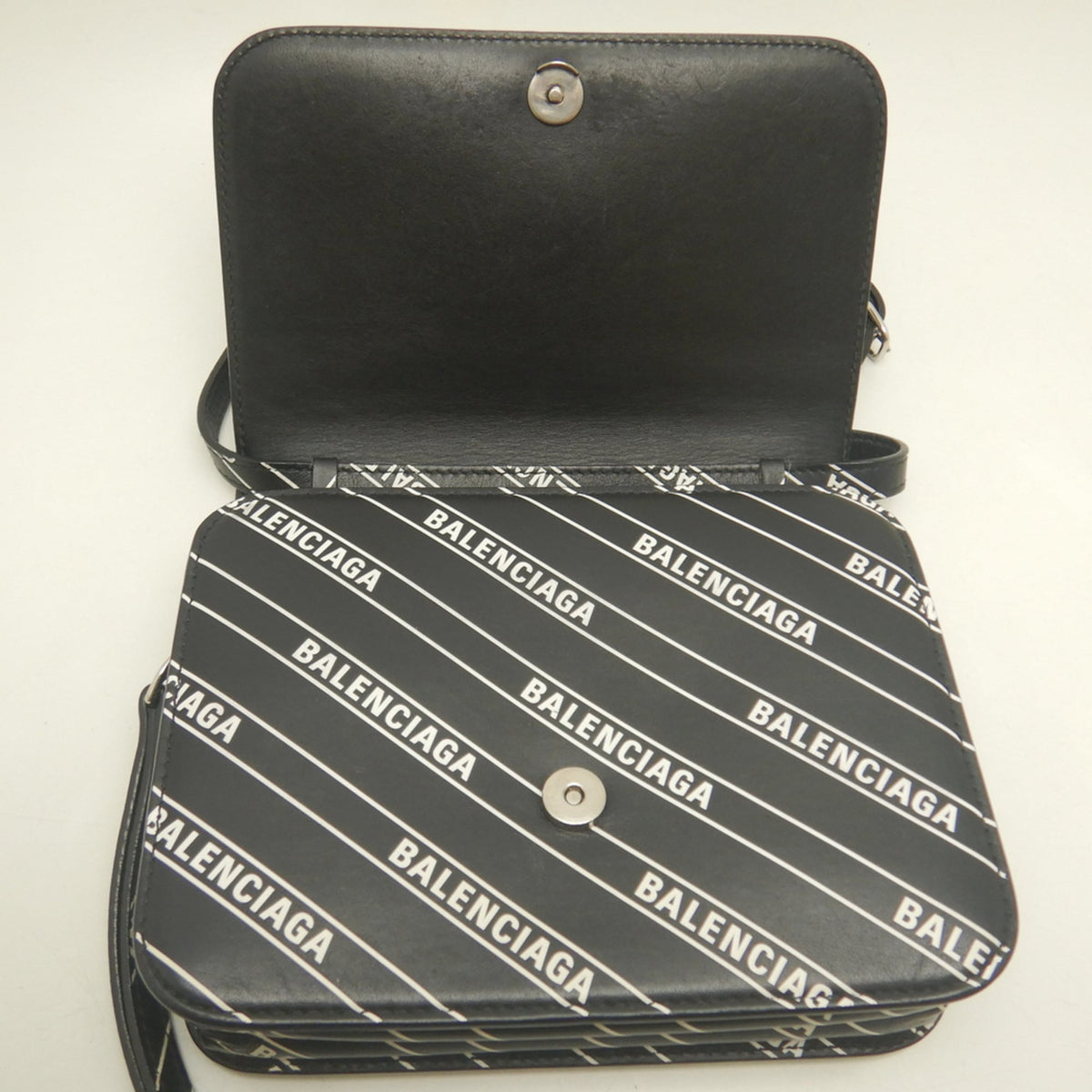 Balenciaga Black White Leather Shoulder Bag (Pre-Owned)