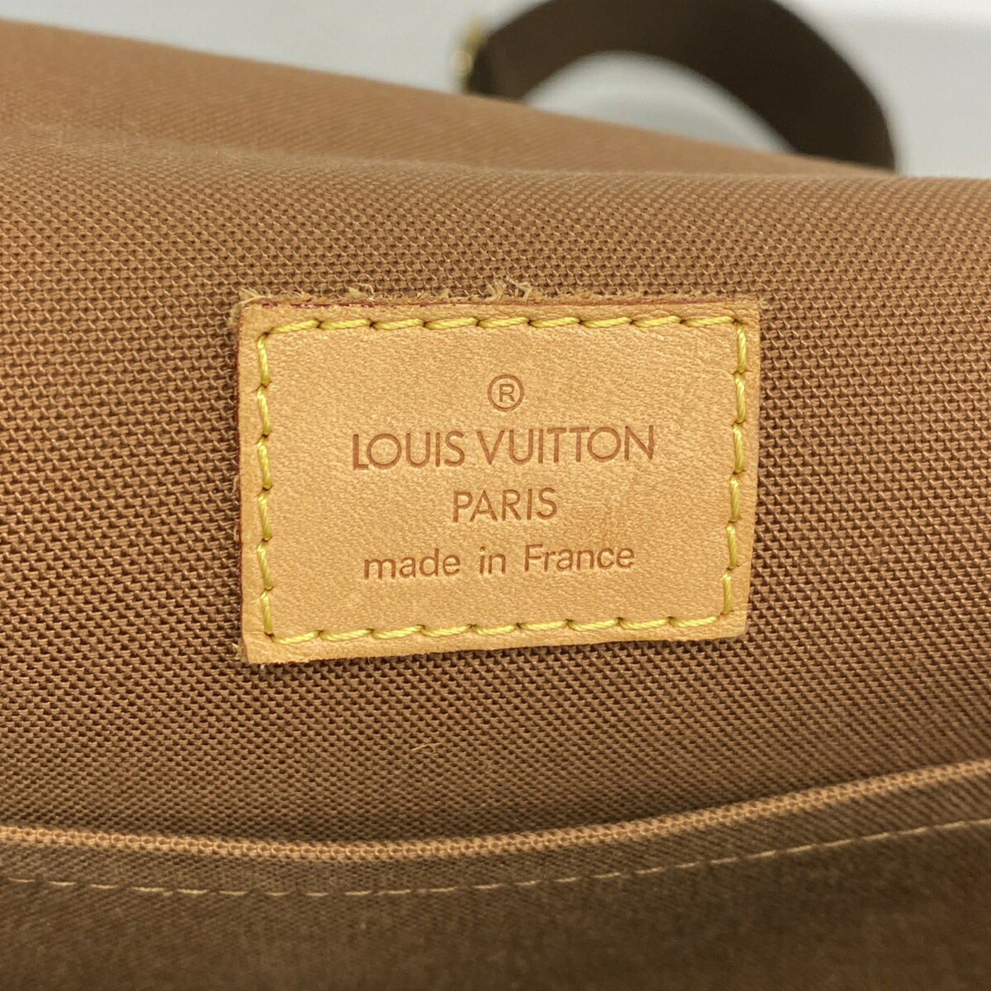 Louis Vuitton Brown Shoulder Bag (Pre-Owned)