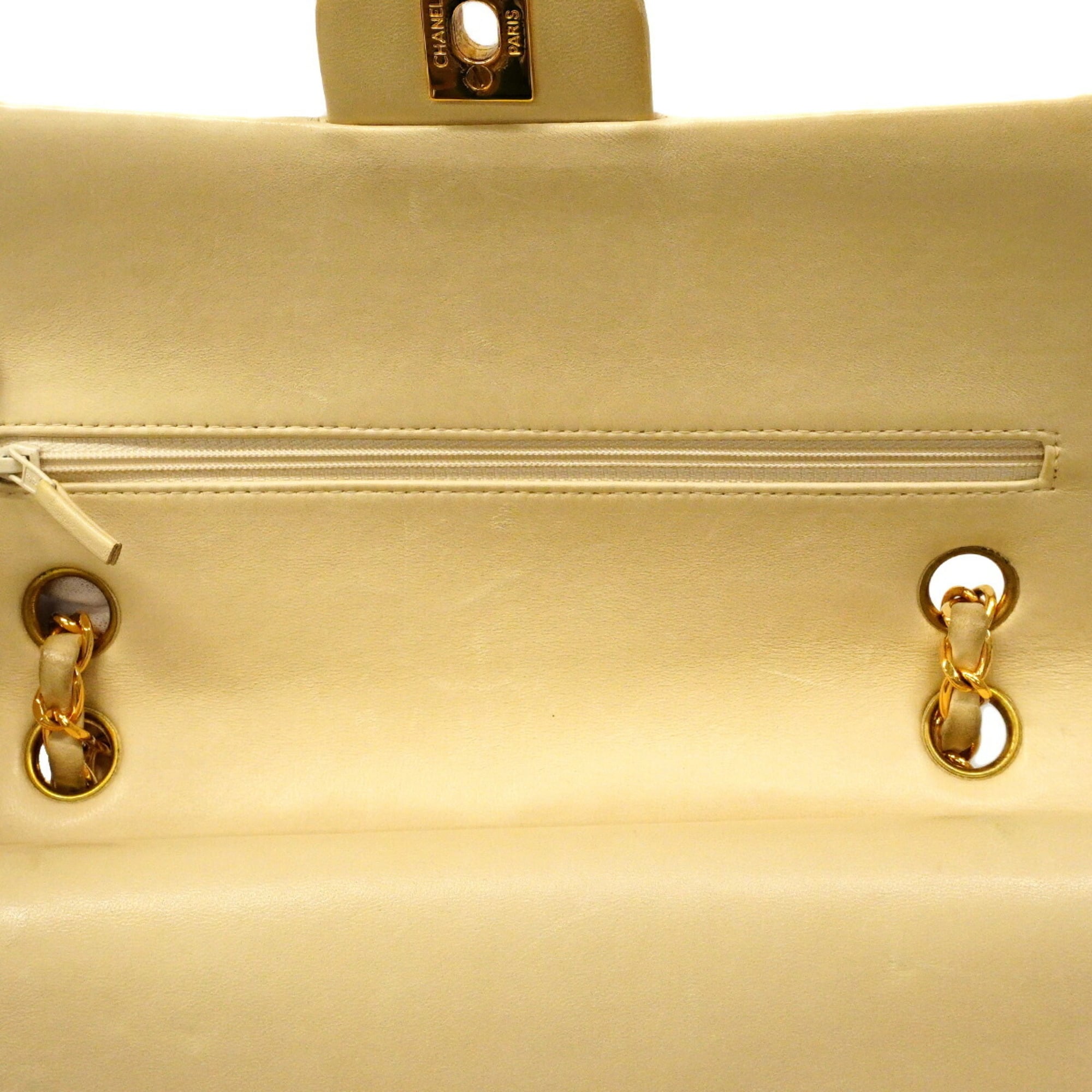 Chanel Beige Leather Shoulder Bag (Pre-Owned)