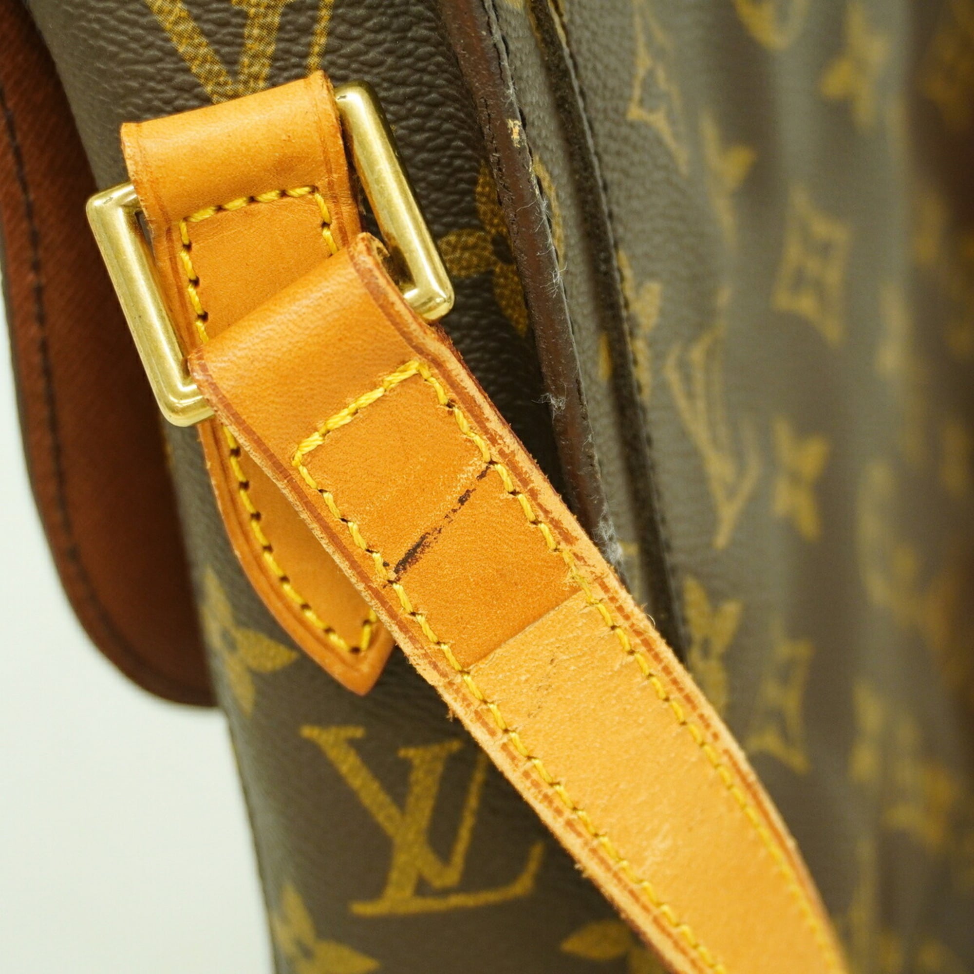 Louis Vuitton Brown Shoulder Bag (Pre-Owned)