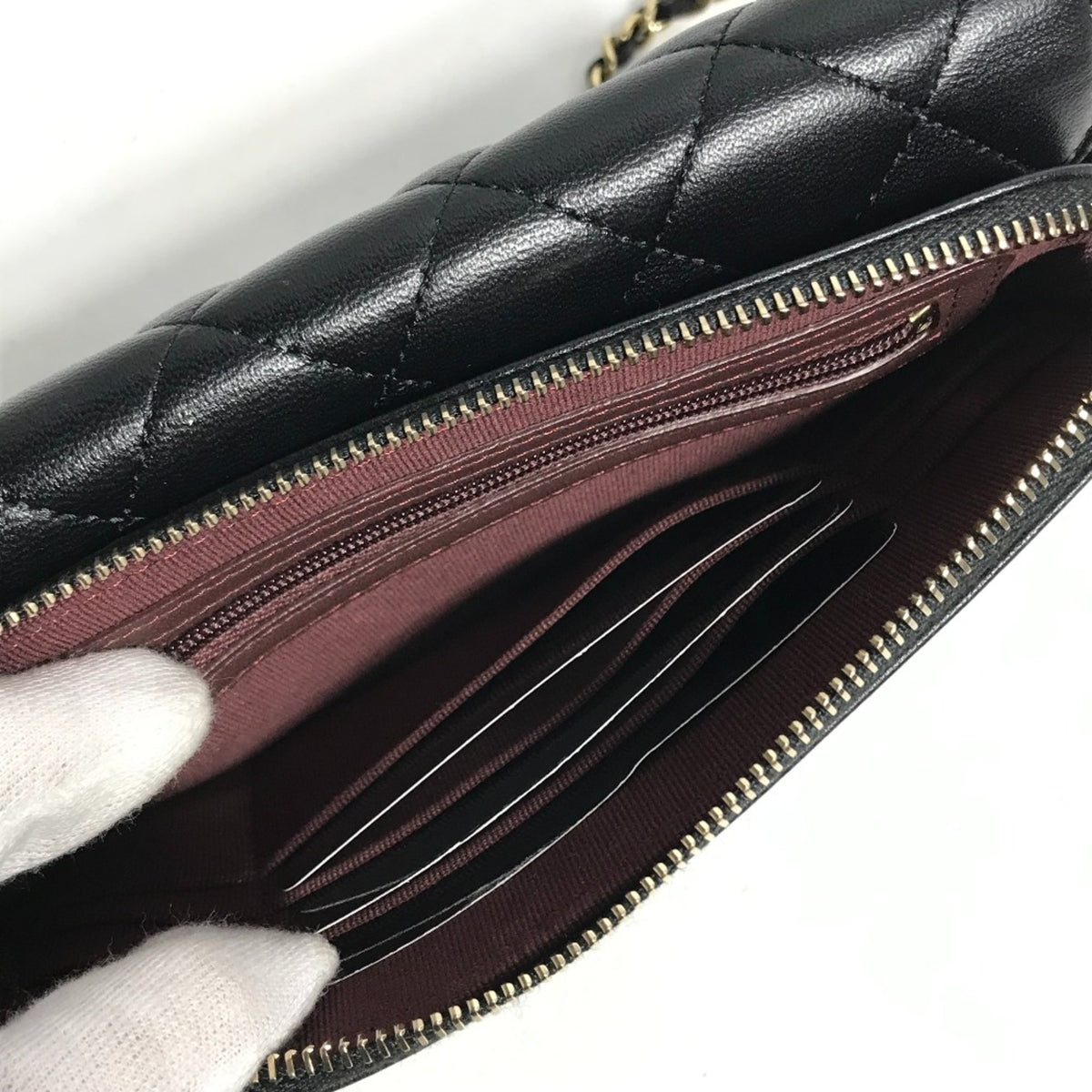 Chanel Black Leather Shoulder Bag (Pre-Owned)