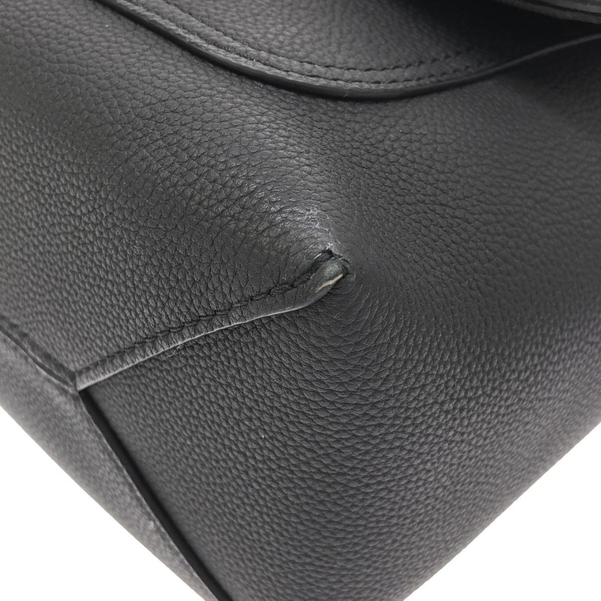 Louis Vuitton Black Leather Shoulder Bag (Pre-Owned)