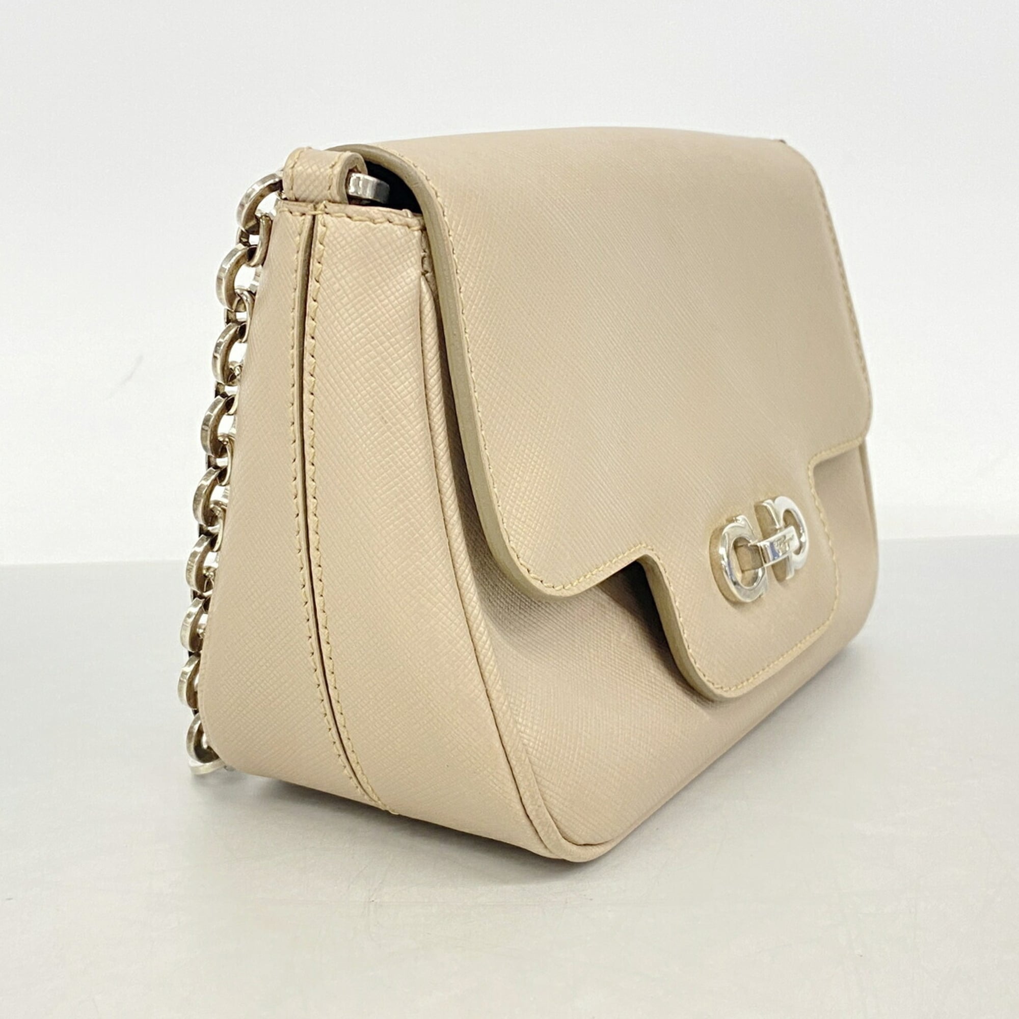 Salvatore Ferragamo Beige Leather Shoulder Bag (Pre-Owned)
