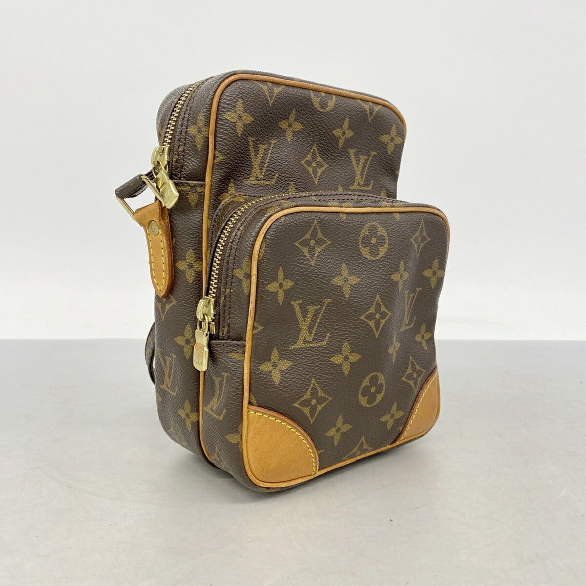 Louis Vuitton Brown Shoulder Bag (Pre-Owned)