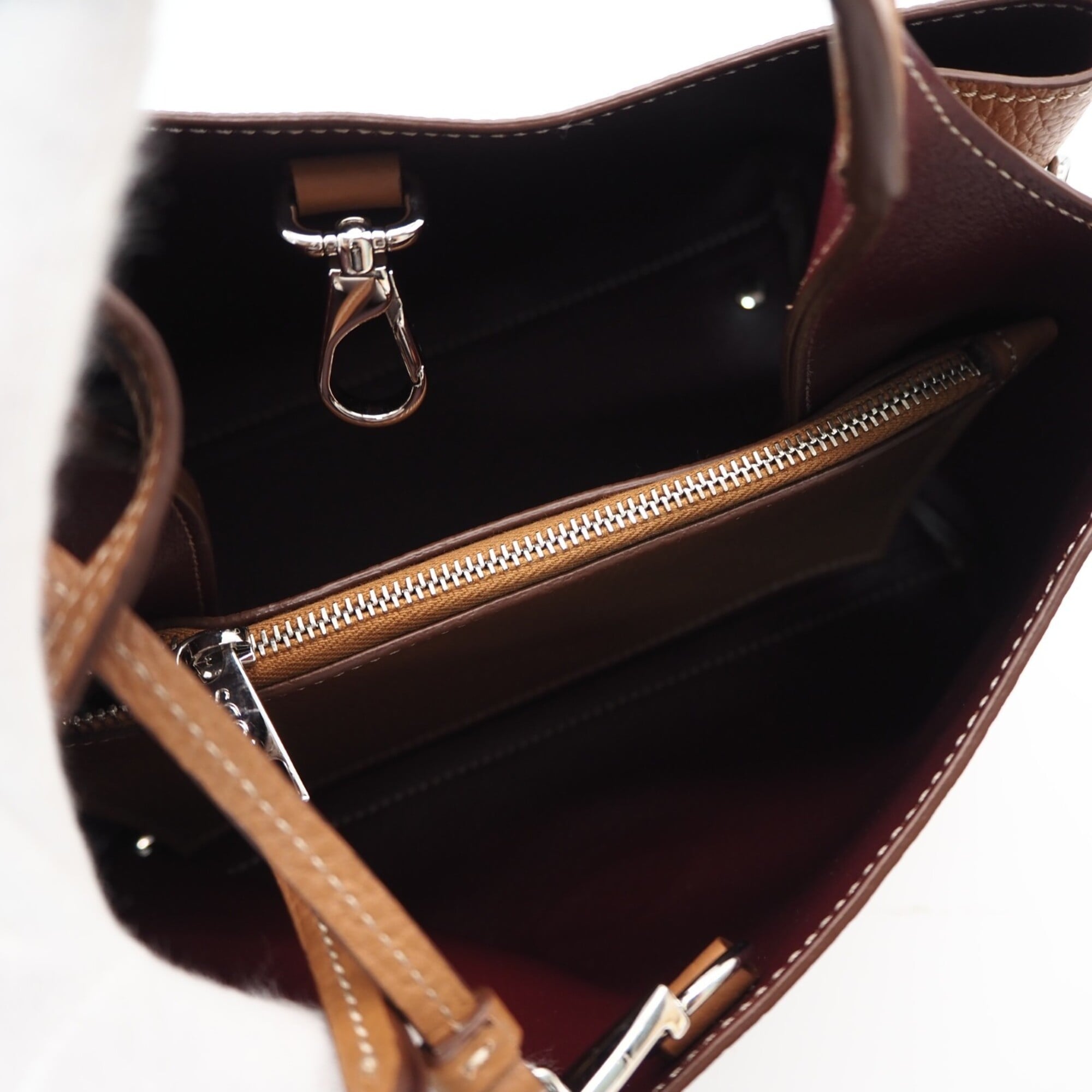 Tod's Brown Leather Handbag (Pre-Owned)