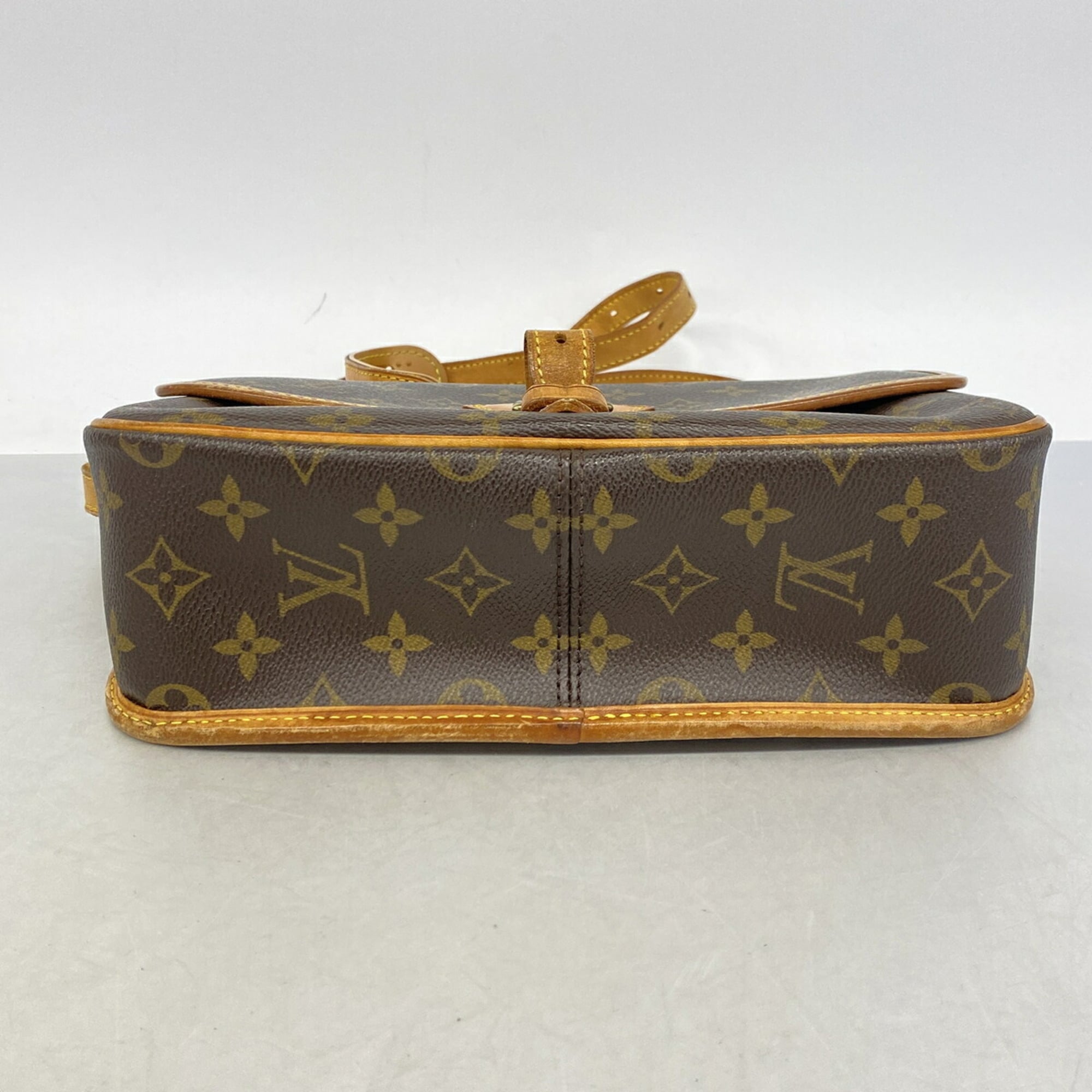 Louis Vuitton Brown Shoulder Bag (Pre-Owned)