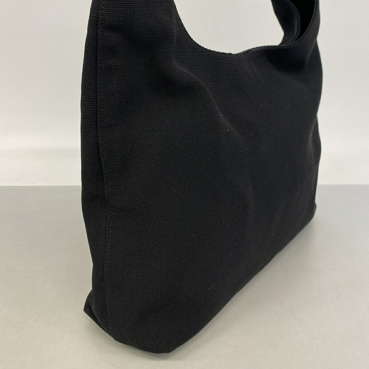 Gucci Black Canvas Shoulder Bag (Pre-Owned)