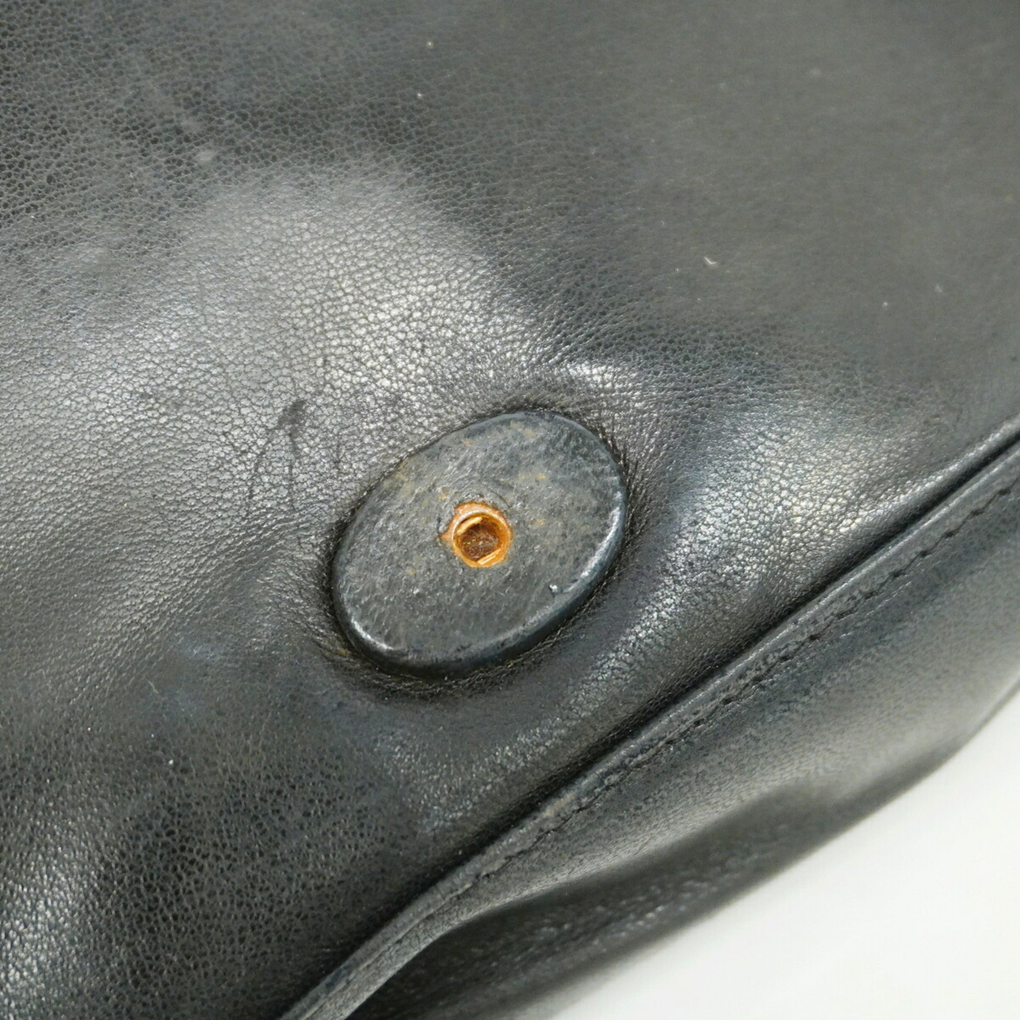 Chanel Black Leather Shoulder Bag (Pre-Owned)