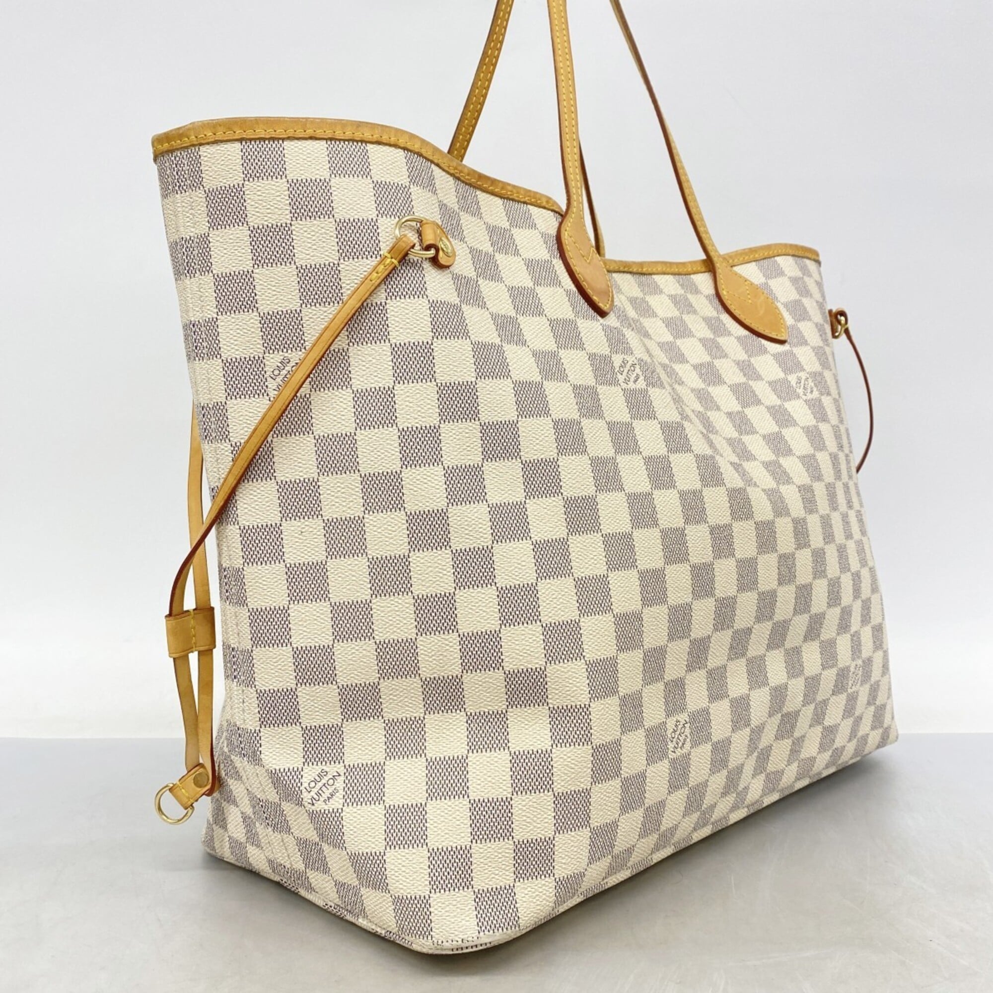 Louis Vuitton White Tote Bag (Pre-Owned)