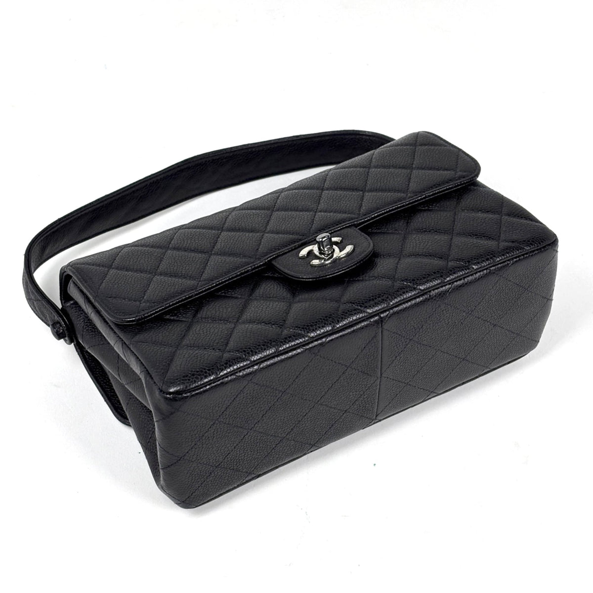 Chanel Matelasse Black Grained Calfskin Handbag (Pre-Owned)