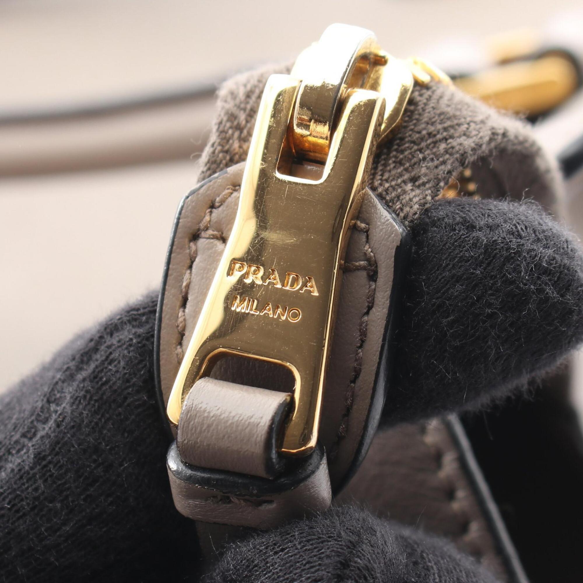 Prada Beige Leather Handbag (Pre-Owned)