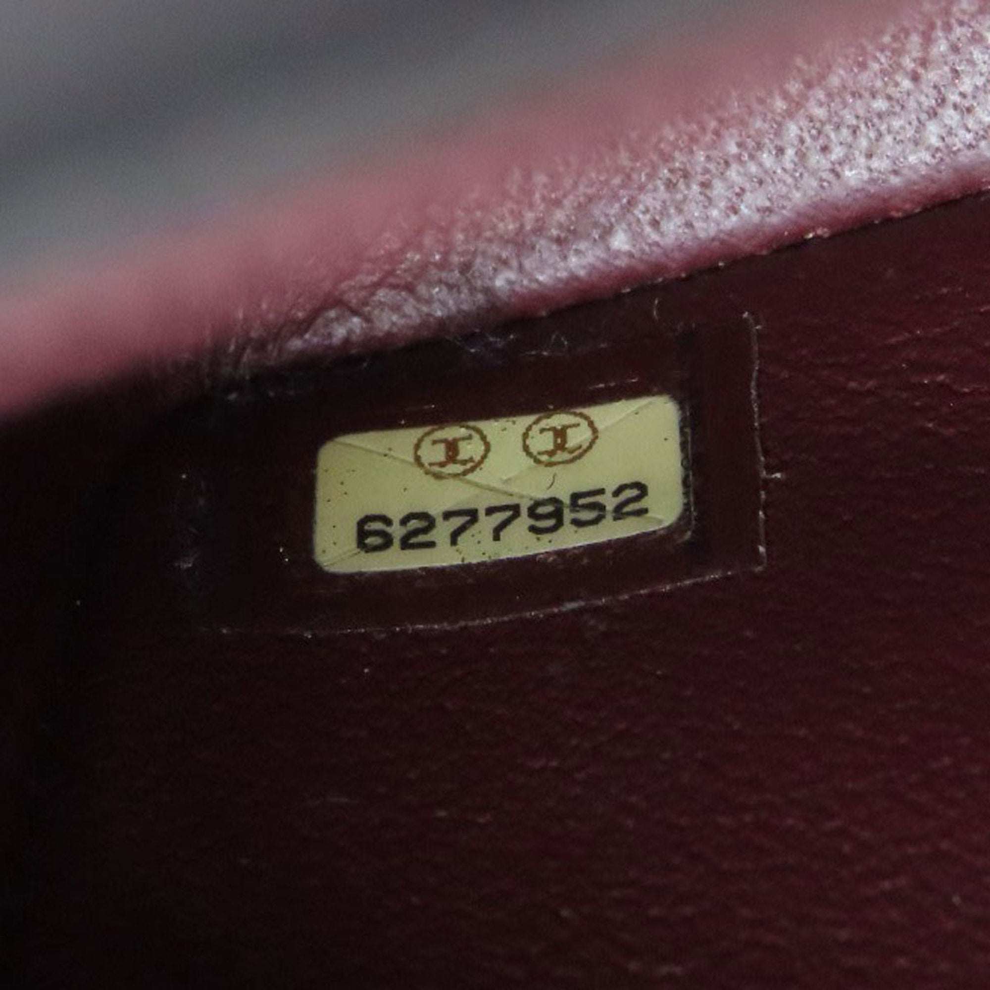 Chanel Black Leather Shoulder Bag (Pre-Owned)