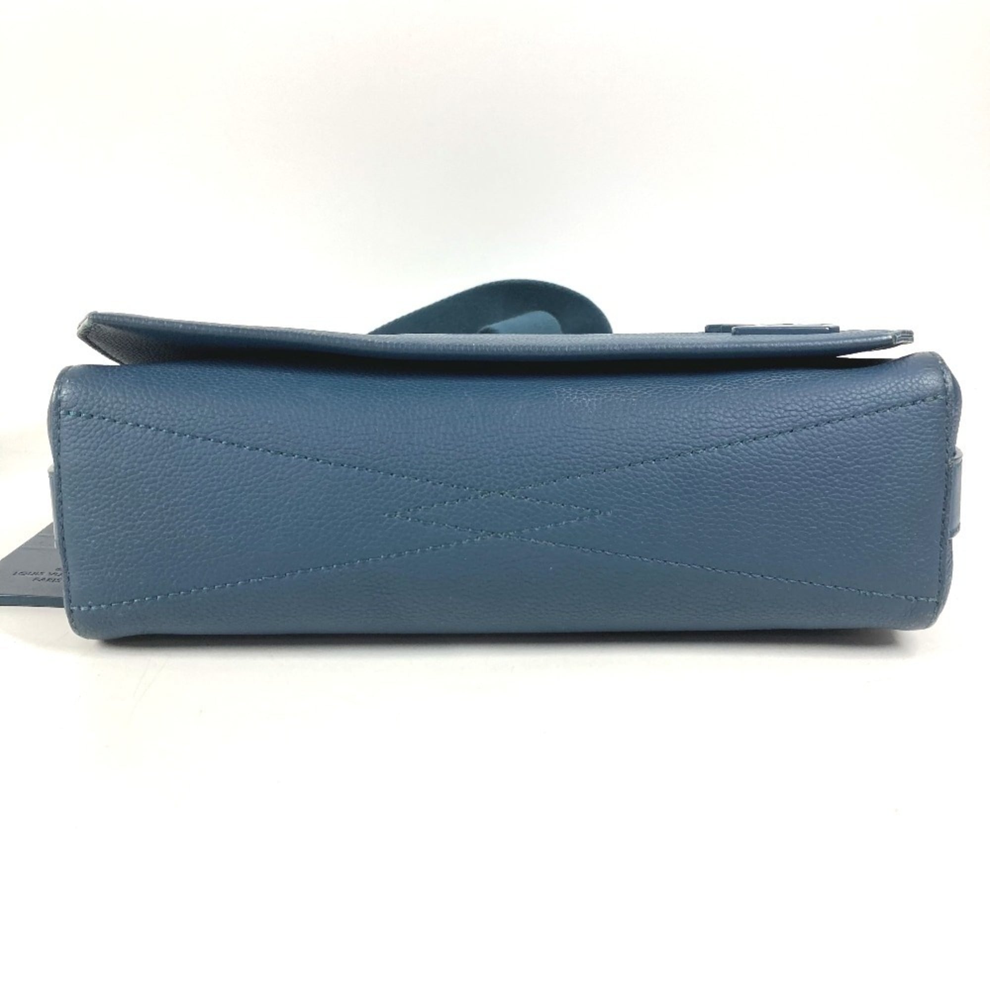 Louis Vuitton Navy Leather Shoulder Bag (Pre-Owned)