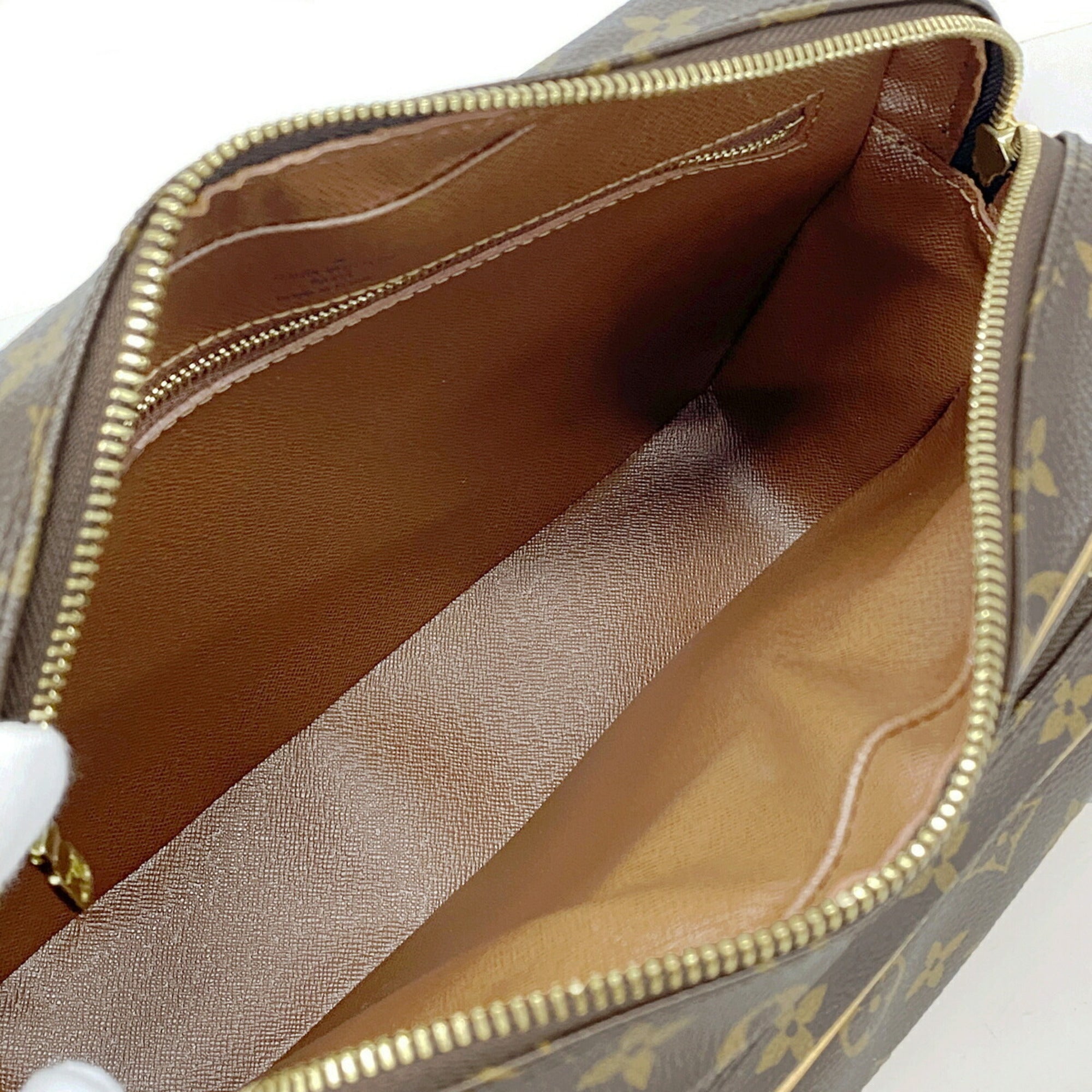 Louis Vuitton Brown Shoulder Bag (Pre-Owned)