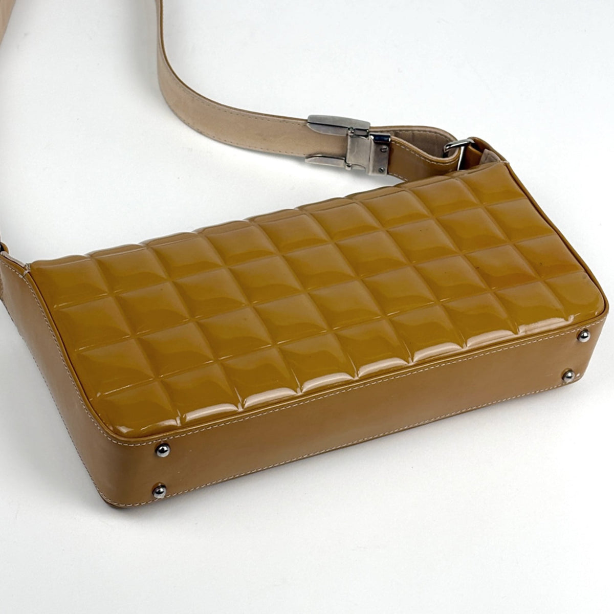 Chanel Brown Patent Leather Shoulder Bag (Pre-Owned)
