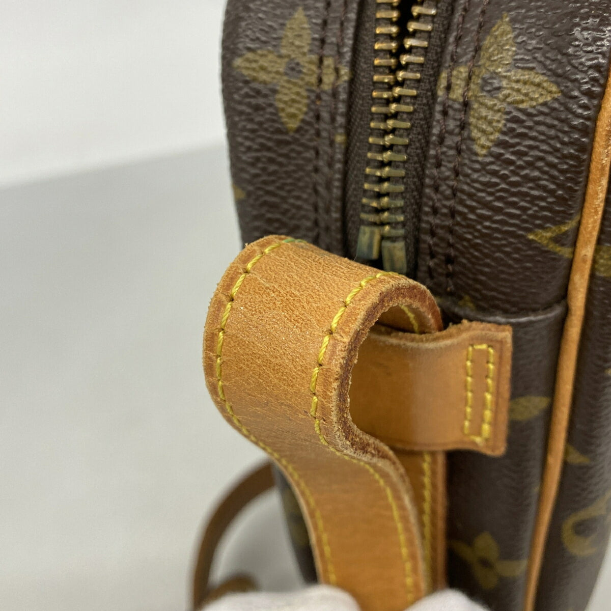 Louis Vuitton Brown Shoulder Bag (Pre-Owned)