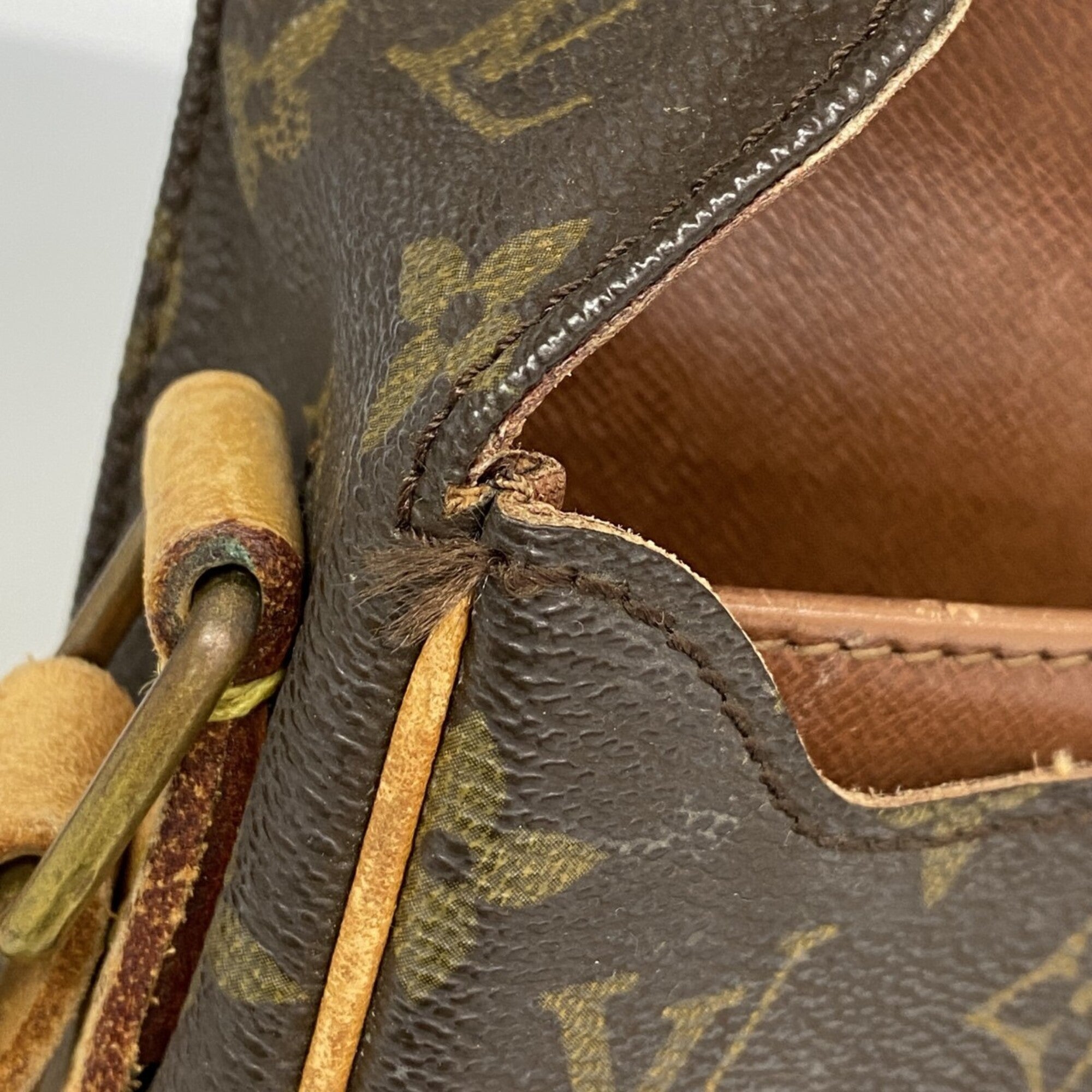 Louis Vuitton Brown Shoulder Bag (Pre-Owned)