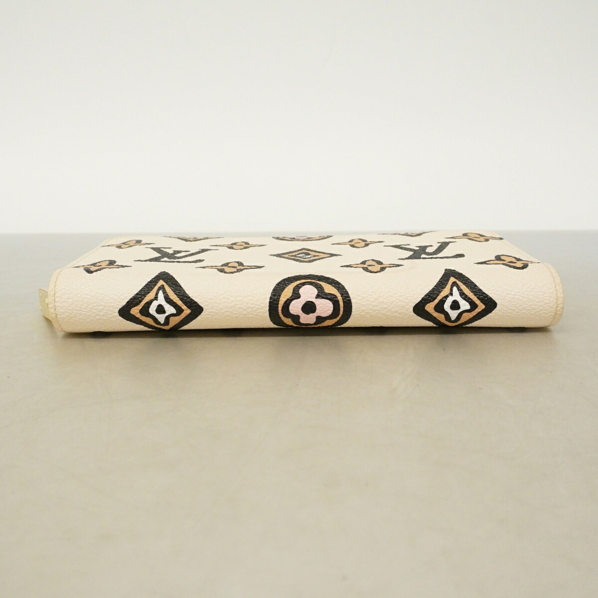 Louis Vuitton Cream Long Wallet (Bi-Fold) (Pre-Owned)