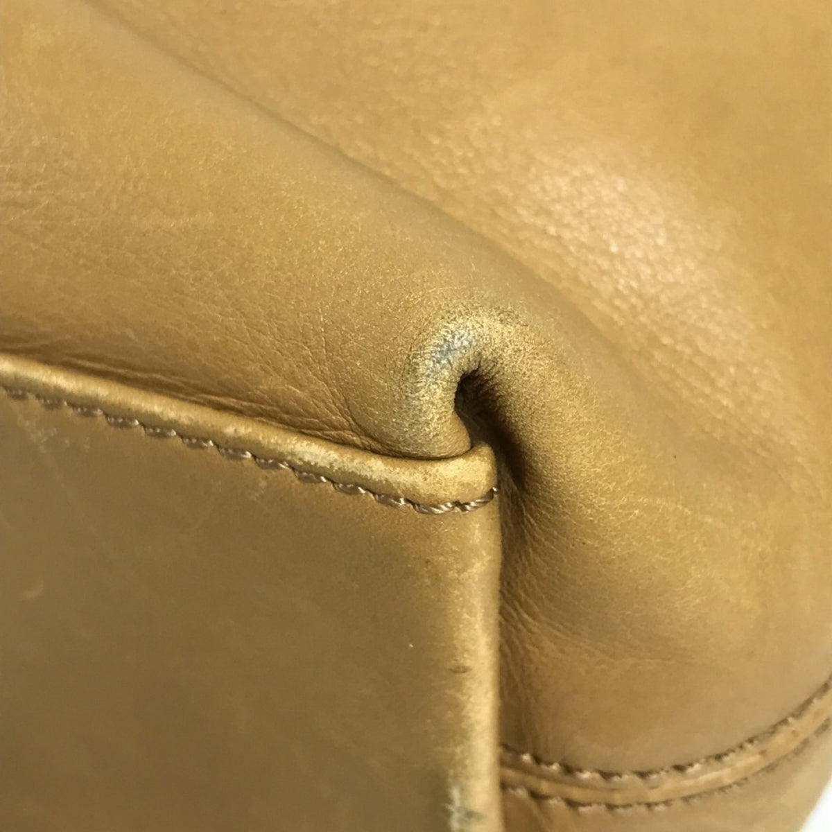 Chanel Beige Leather Handbag Shoulder Bag (Pre-Owned)