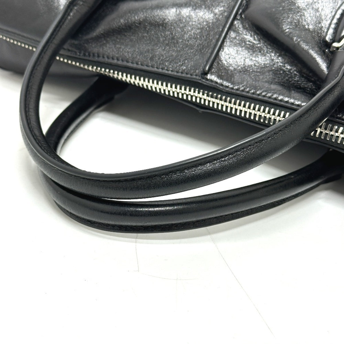 Tod's Black Leather Handbag (Pre-Owned)
