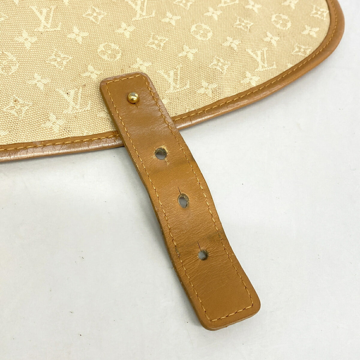 Louis Vuitton Beige Shoulder Bag (Pre-Owned)