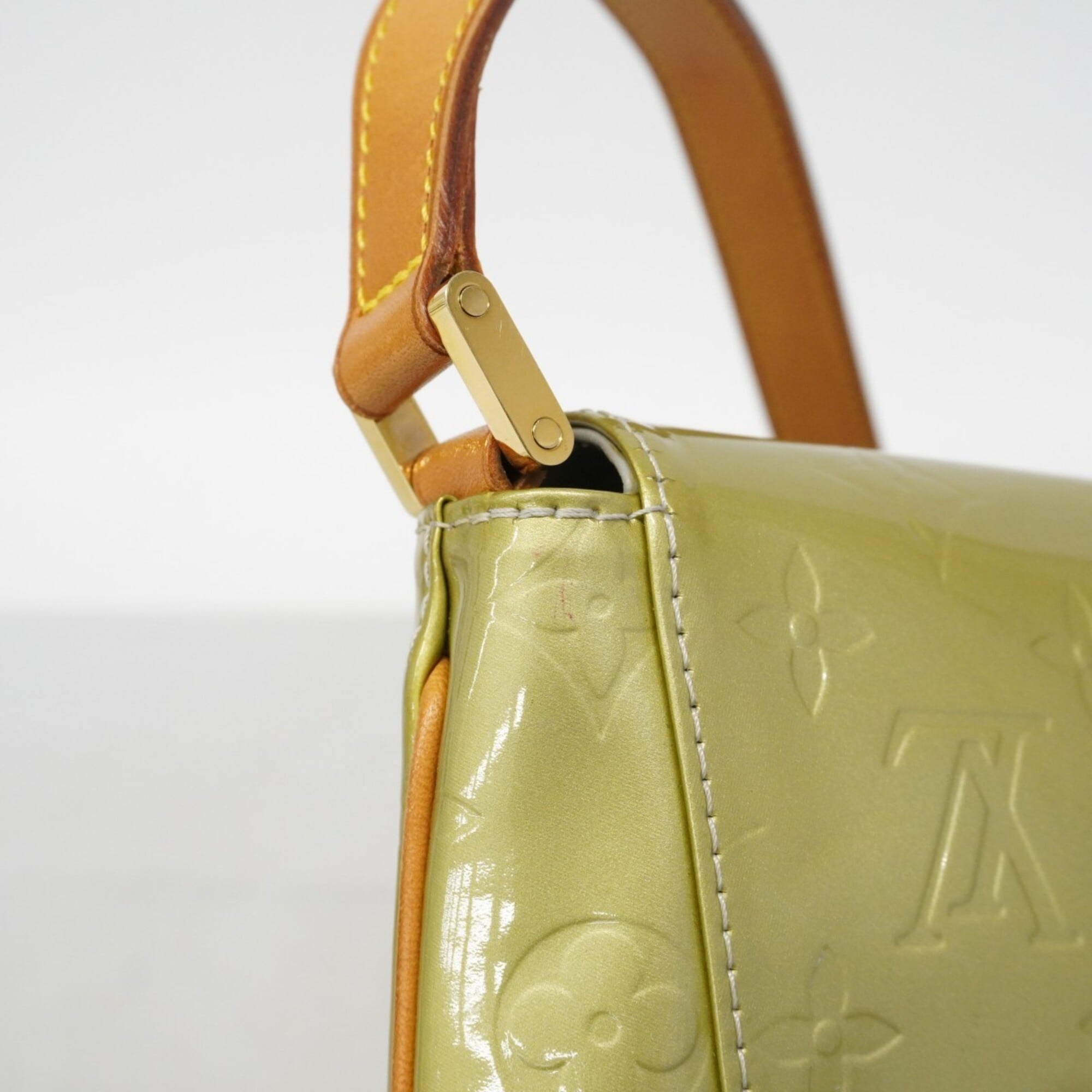 Louis Vuitton Gris Shoulder Bag (Pre-Owned)