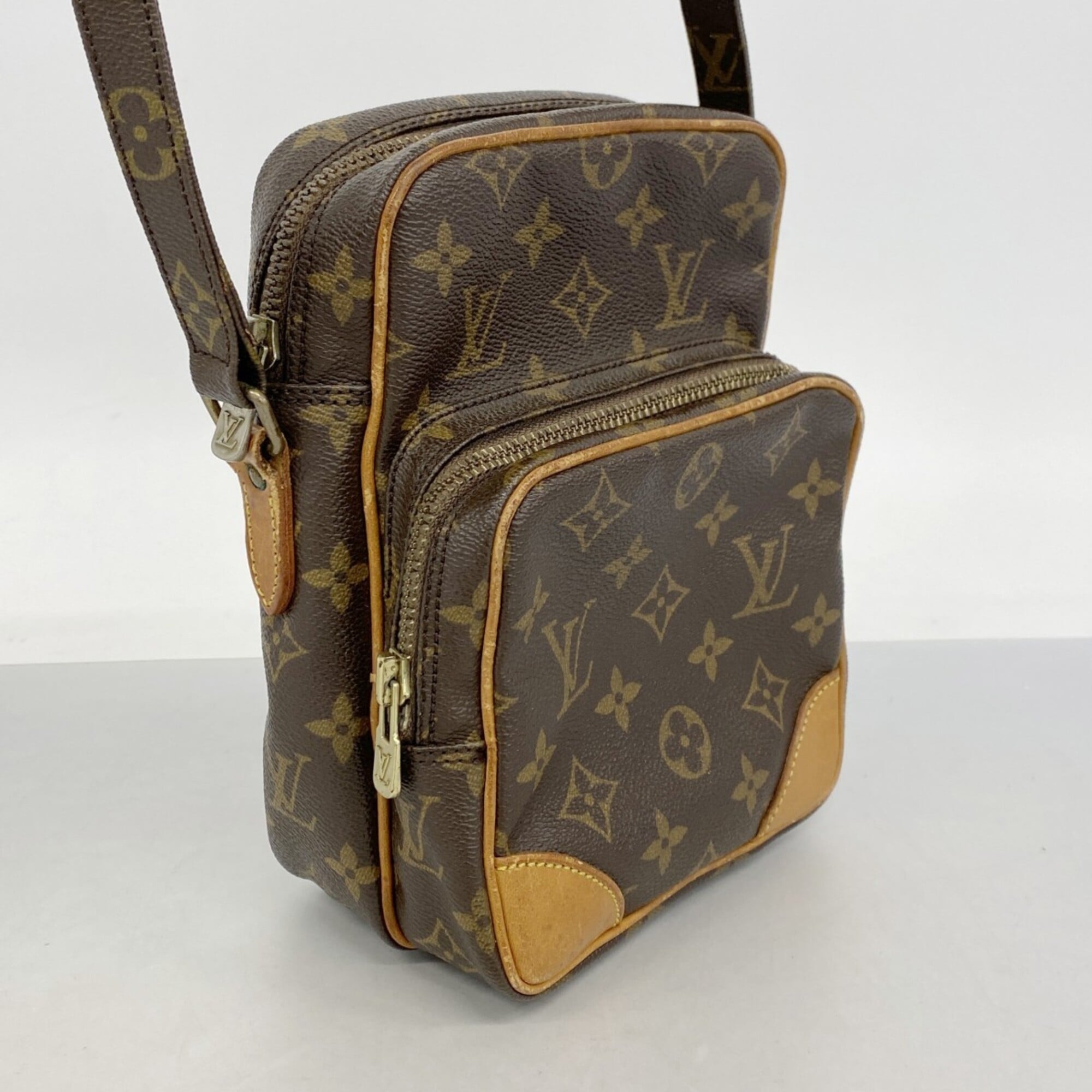 Louis Vuitton Brown Shoulder Bag (Pre-Owned)