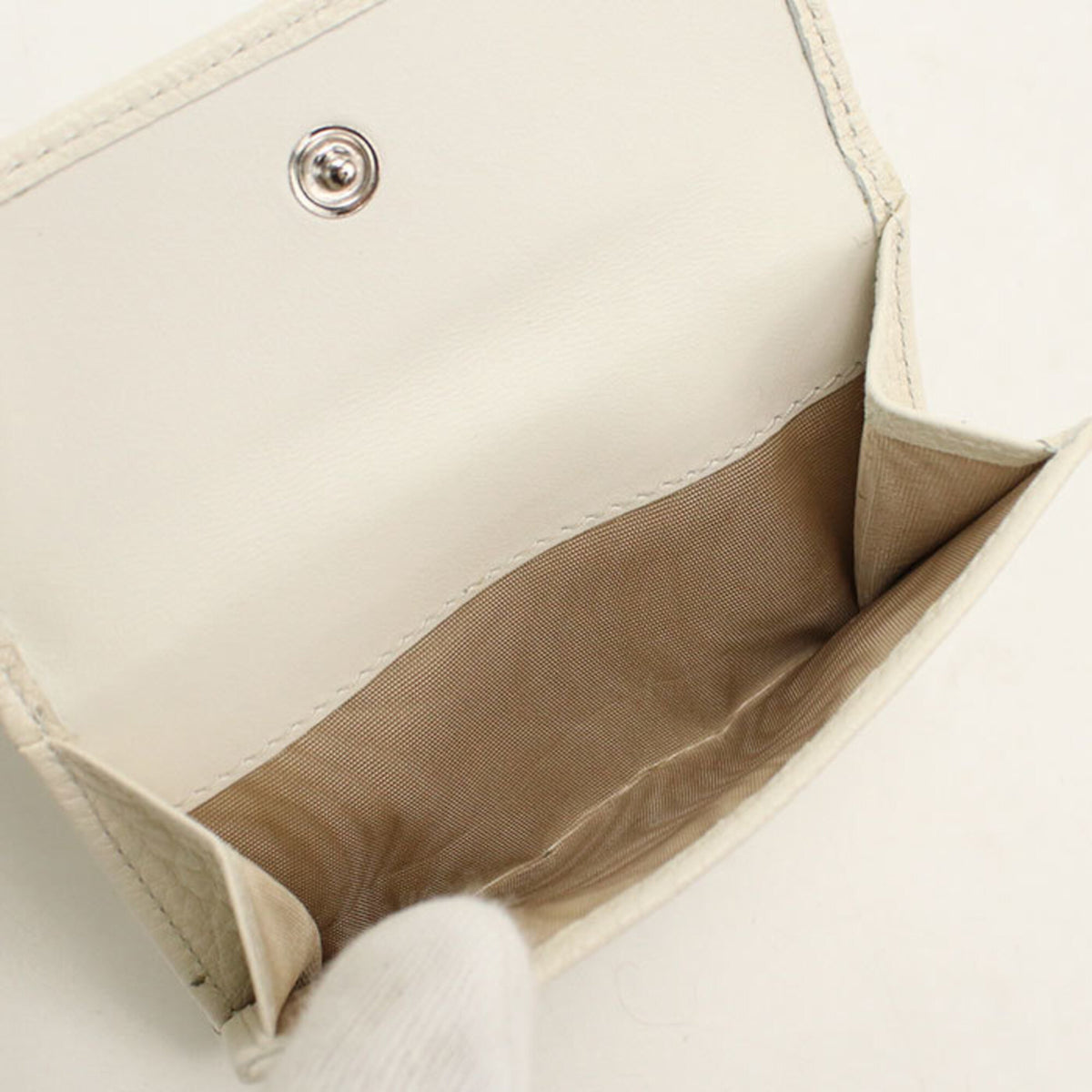 Prada White Leather Wallet (Tri-Fold) (Pre-Owned)